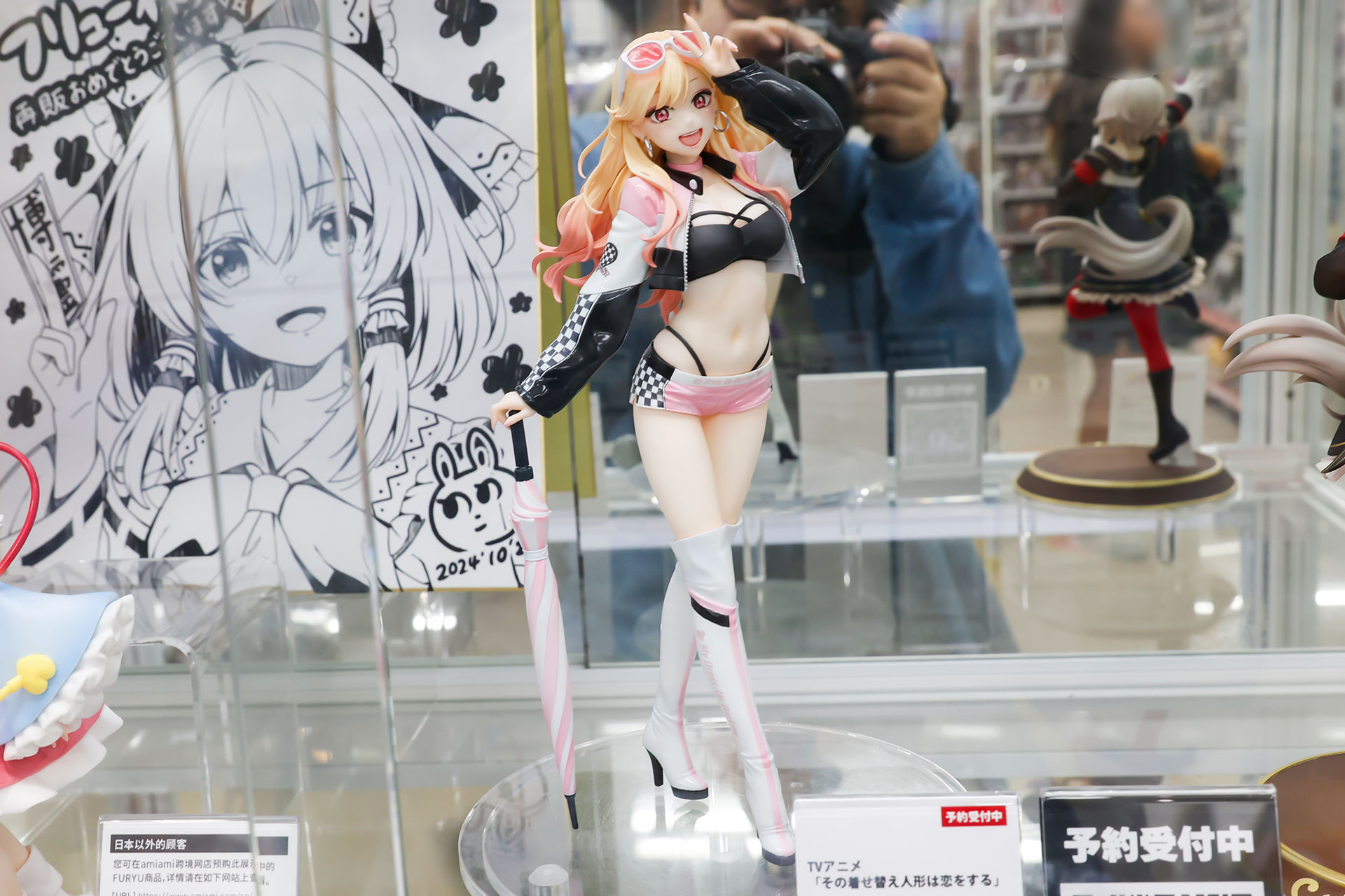 フィギュアの素材はPVCとABSで、全高は約230mmだ