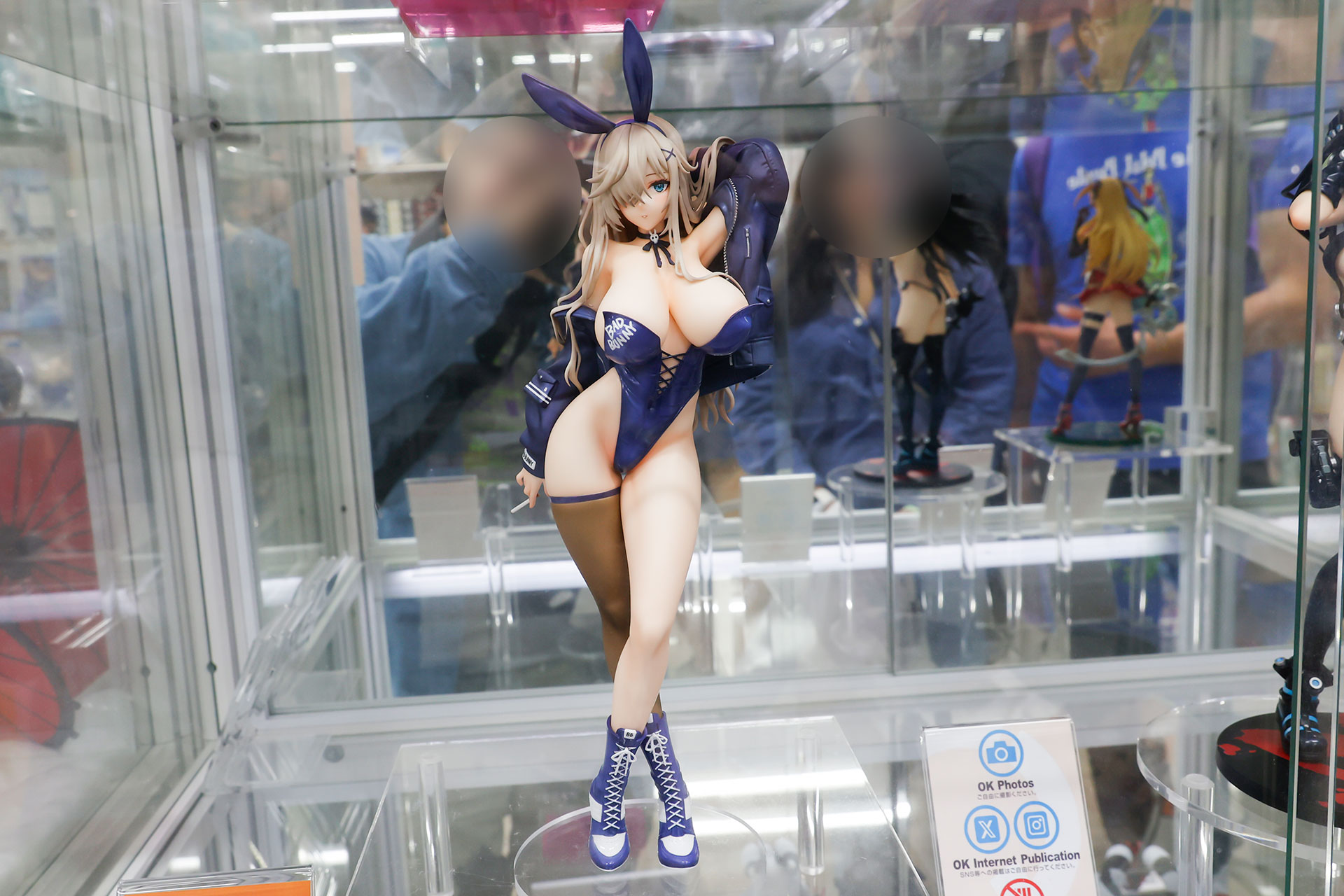 フィギュアの素材はPVCとABSで、全高は約270mmだ