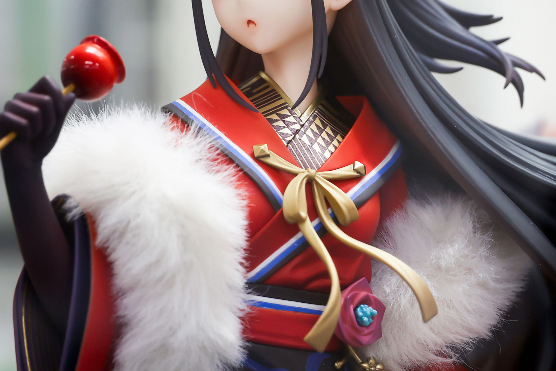 和服をベースにしたようなデザインの衣装だ