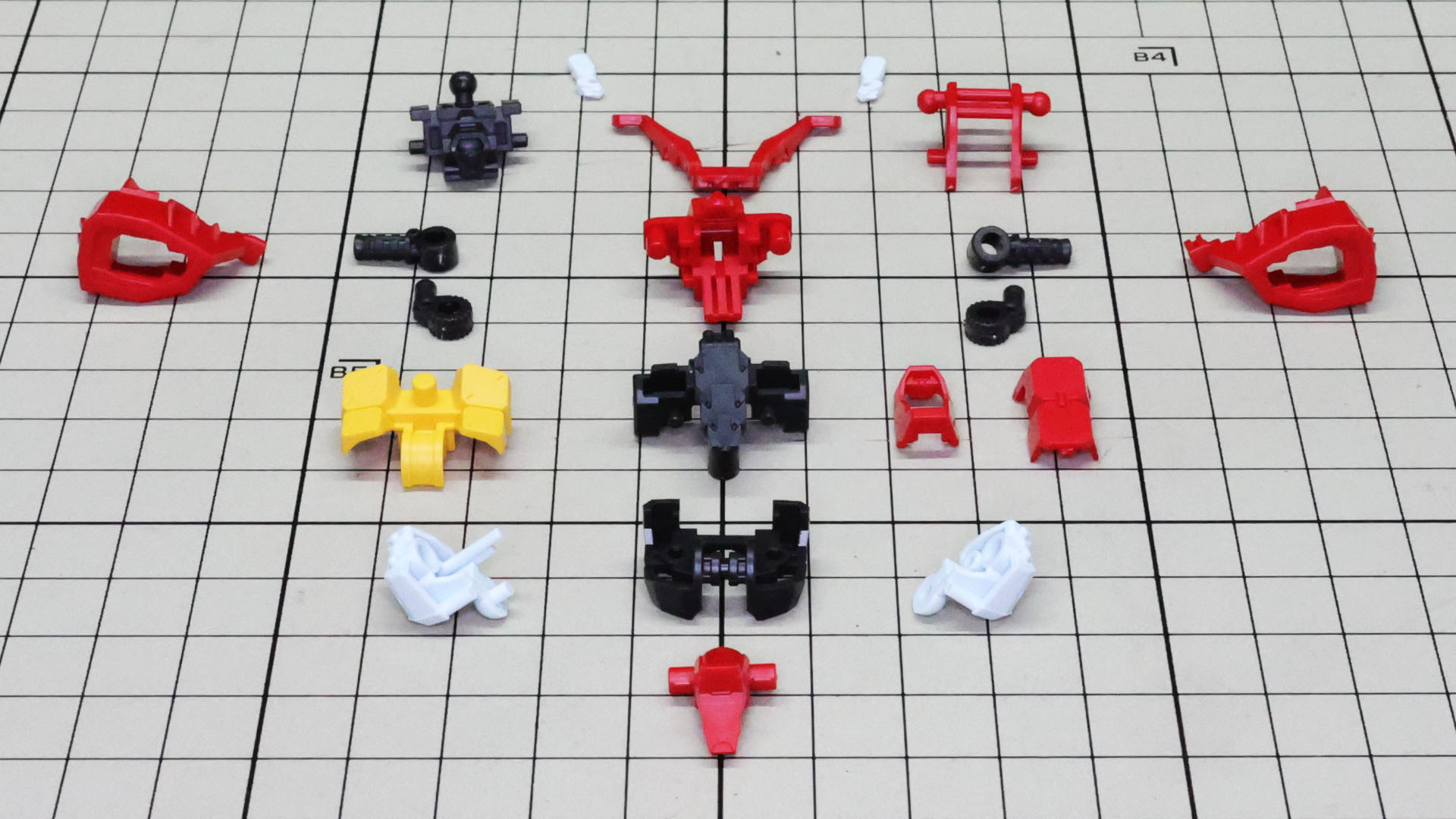 大きなメカフレームを内包していて肩や腹部に多関節構造を採用した贅沢な仕様の胴体部パーツ群