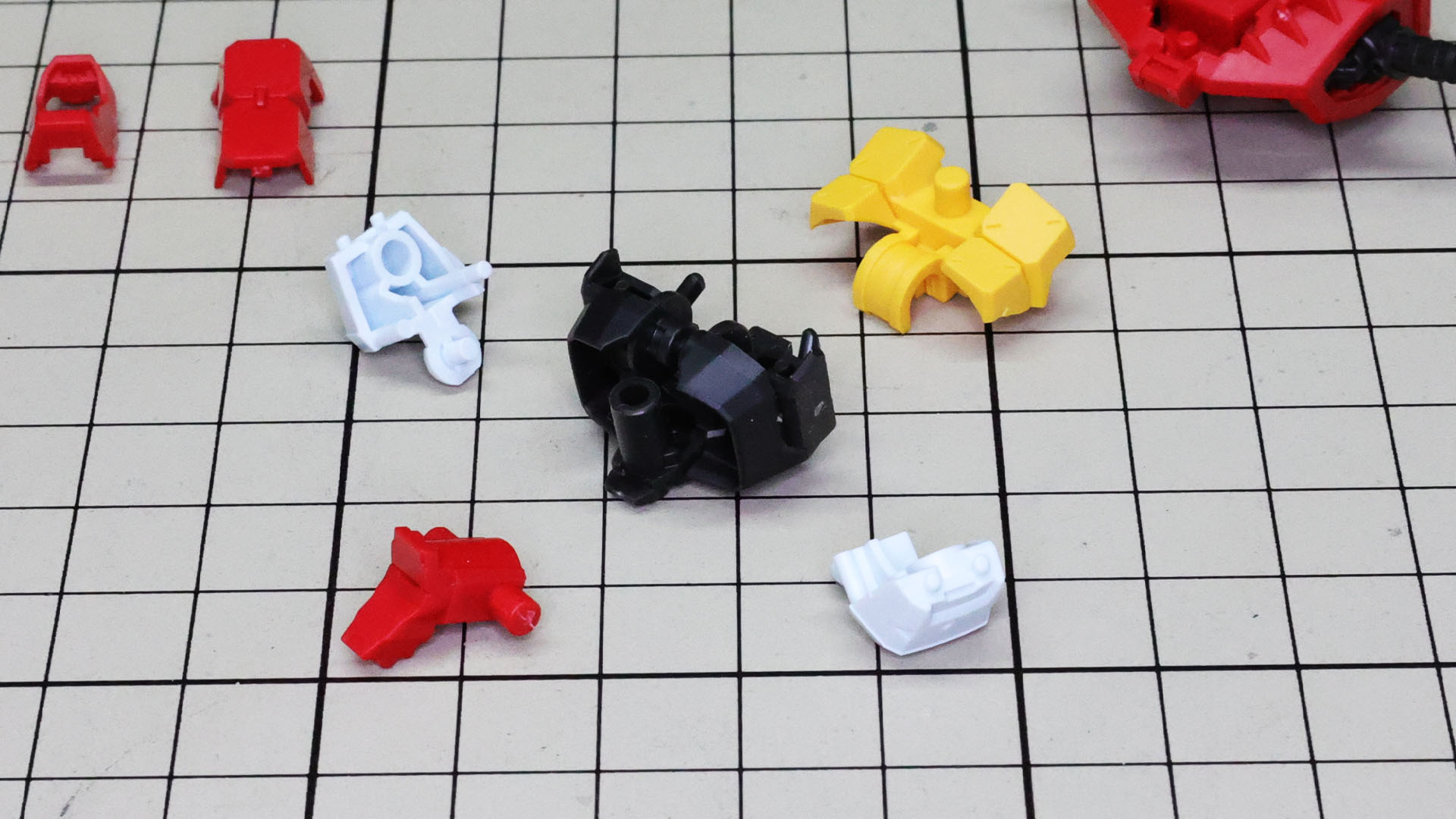 腹部には前後ピッチと左右ロール機構を盛り込んであります