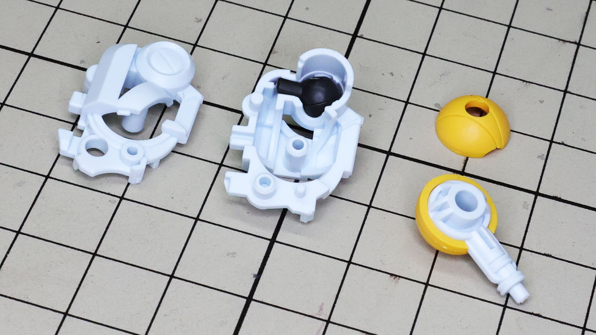 大腿部にもプロペラントタンクとノズルの機構が組み込まれます