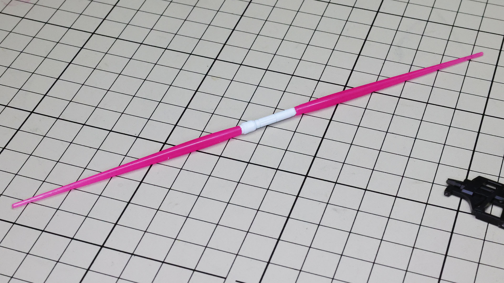 サーベルには柄の上下にビームエフェクトを付けられます（キットオリジナルギミック）