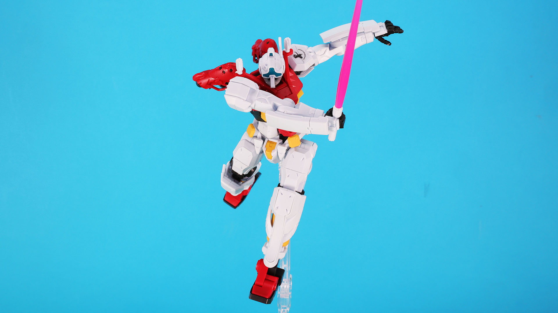 凸型の特徴的な頭部デザイン