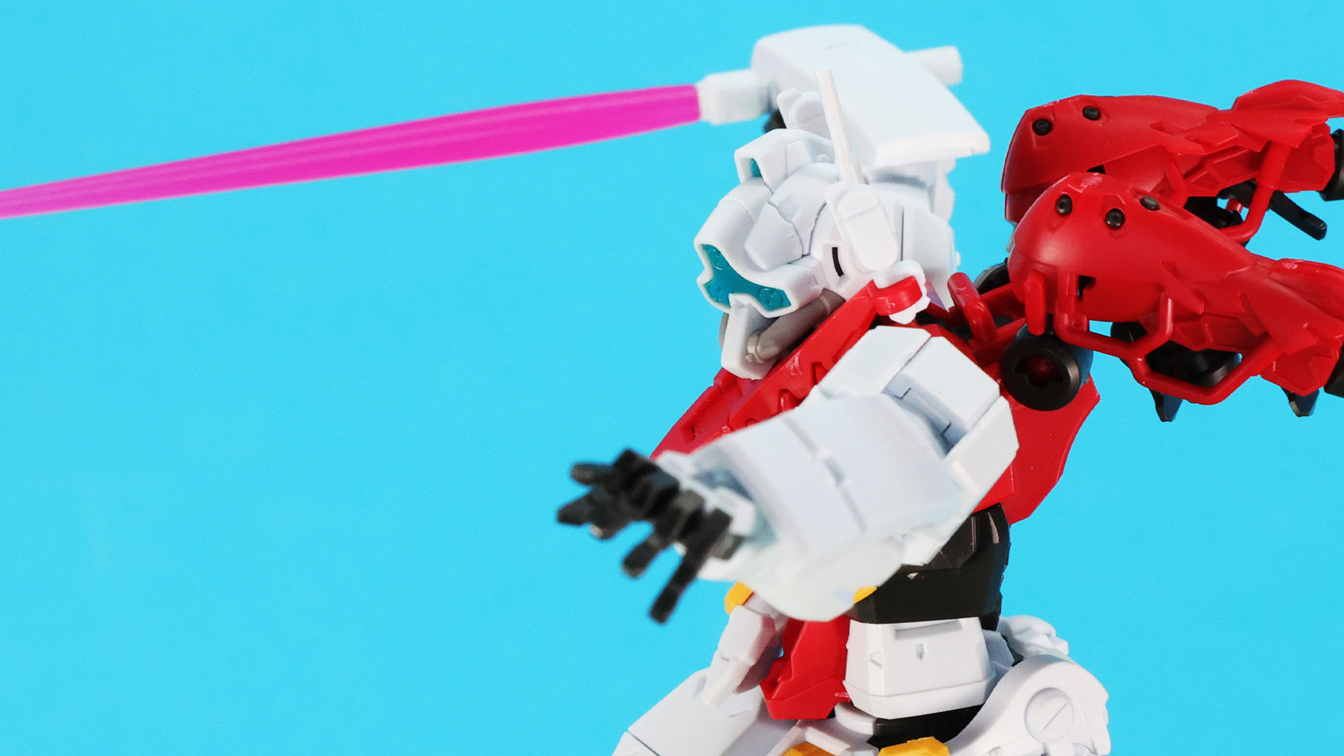 凸型の特徴的な頭部デザイン