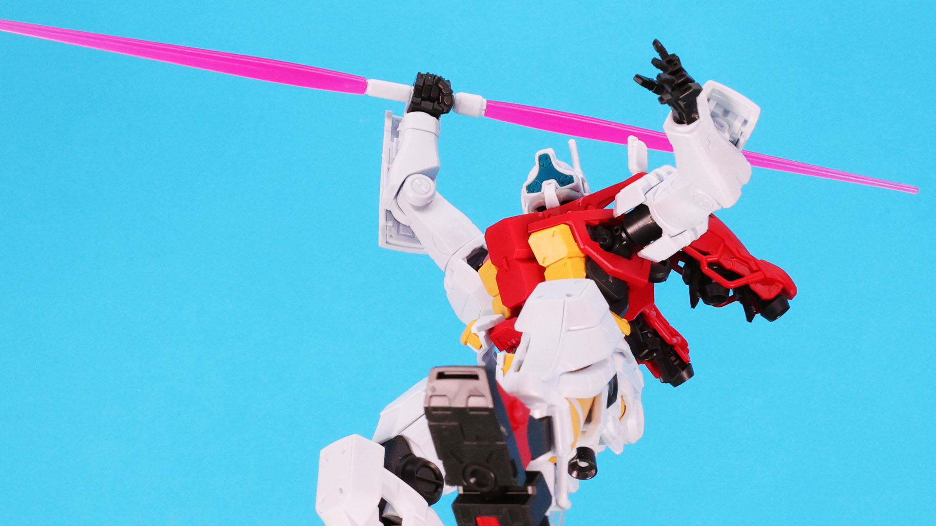 キットオリジナルでサーベルは両方にビームエフェクトを付けられます