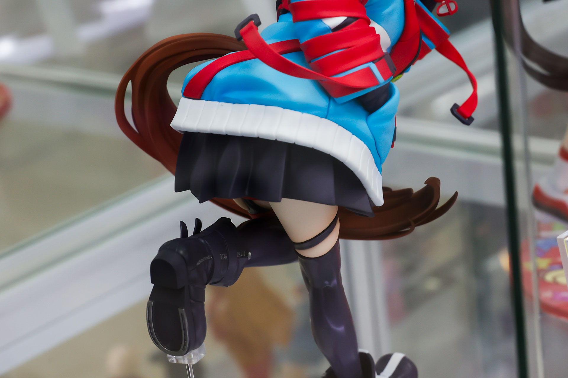 スカートは短めだ