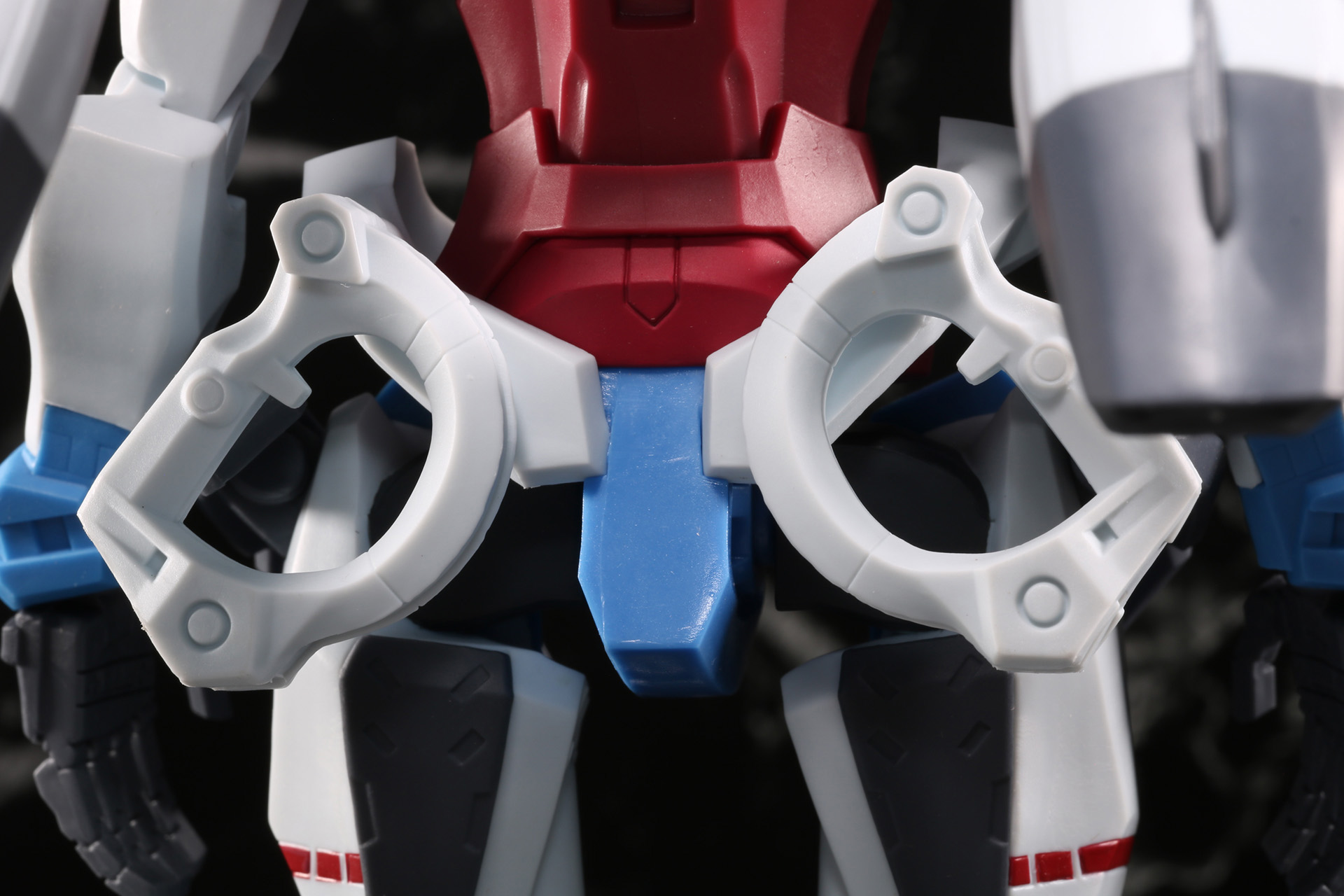 リアにはビーム・サーベルの柄が造形されている