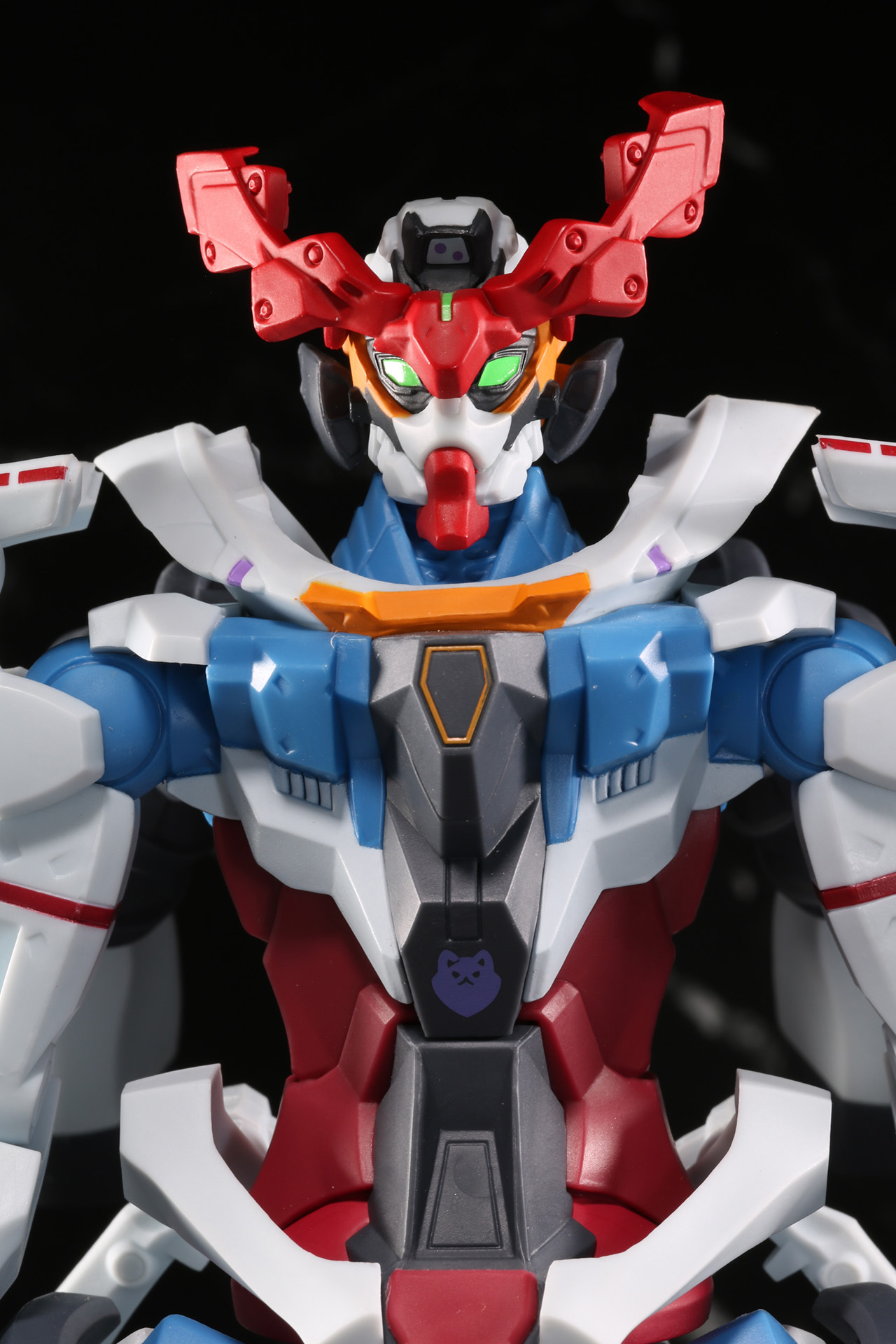 複雑な構造の胴体デザインが再現され、立体感ある造形が再現されている