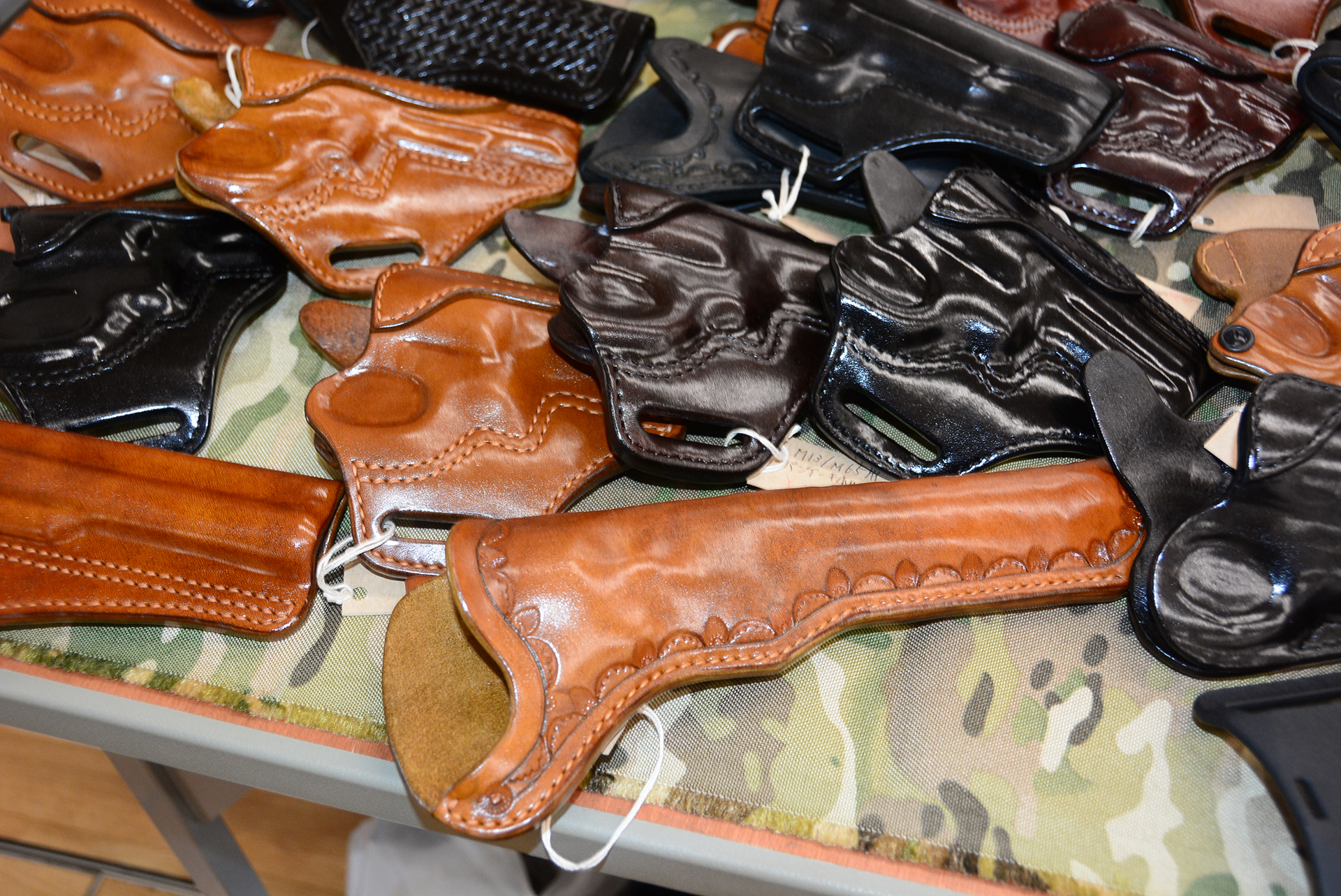 銃の形がはっきり浮き出る