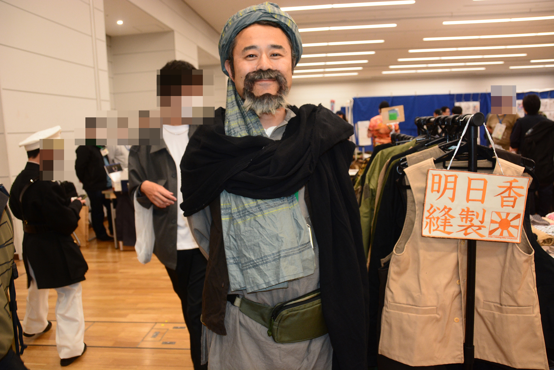 中近東の普通の服、を製作する明日香縫製。様々な地域の服も作成しているという