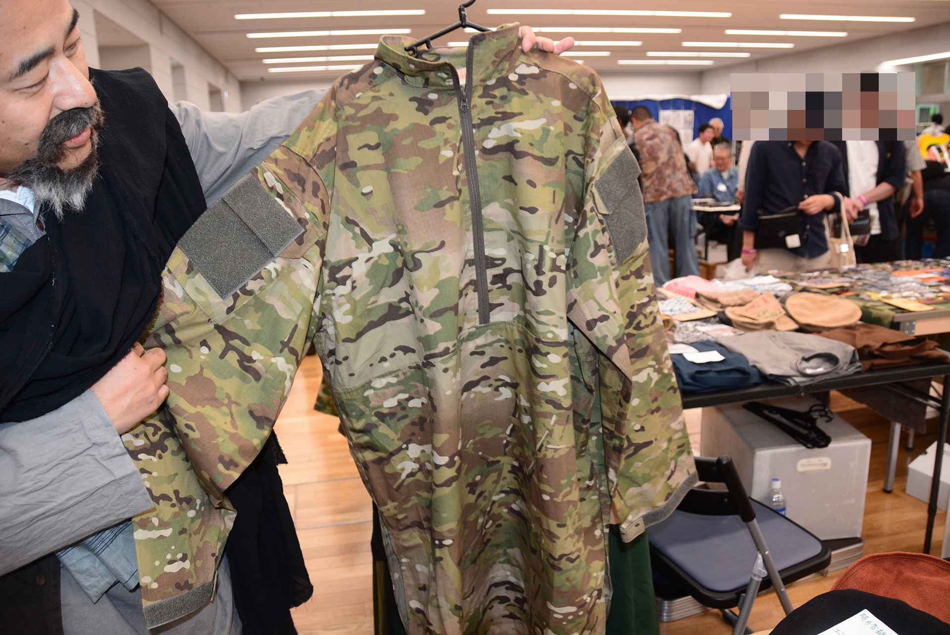 最近人気なのが迷彩を印刷した「コンバットカミース」