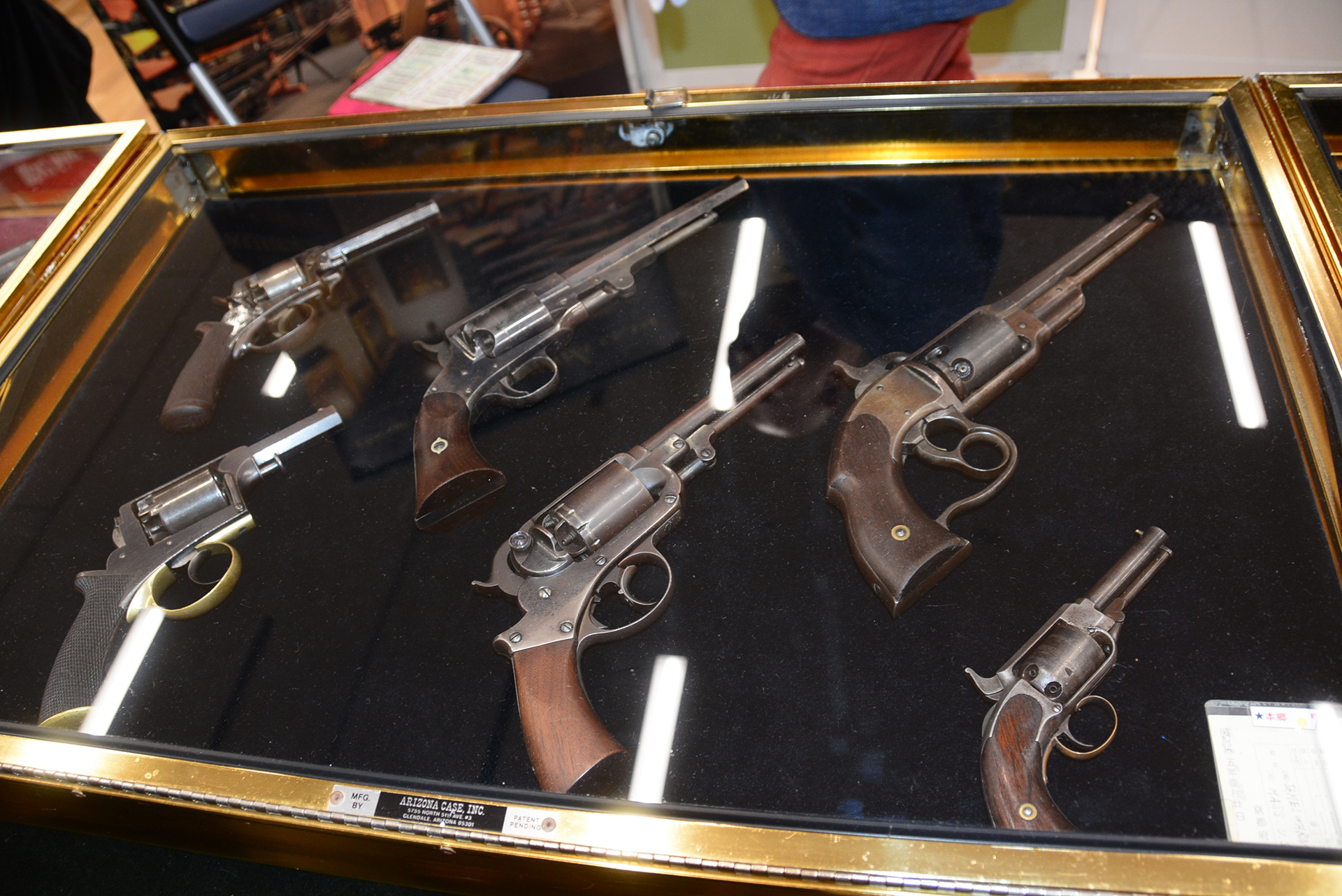 特にグリップの形が面白い。銃の進化も感じさせられる