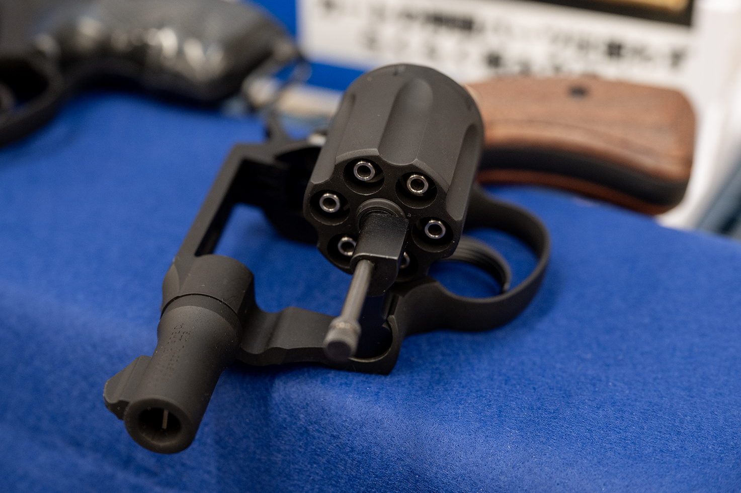 ディテクティブスペシャルに取り付けた状態。リアルな感じが良い