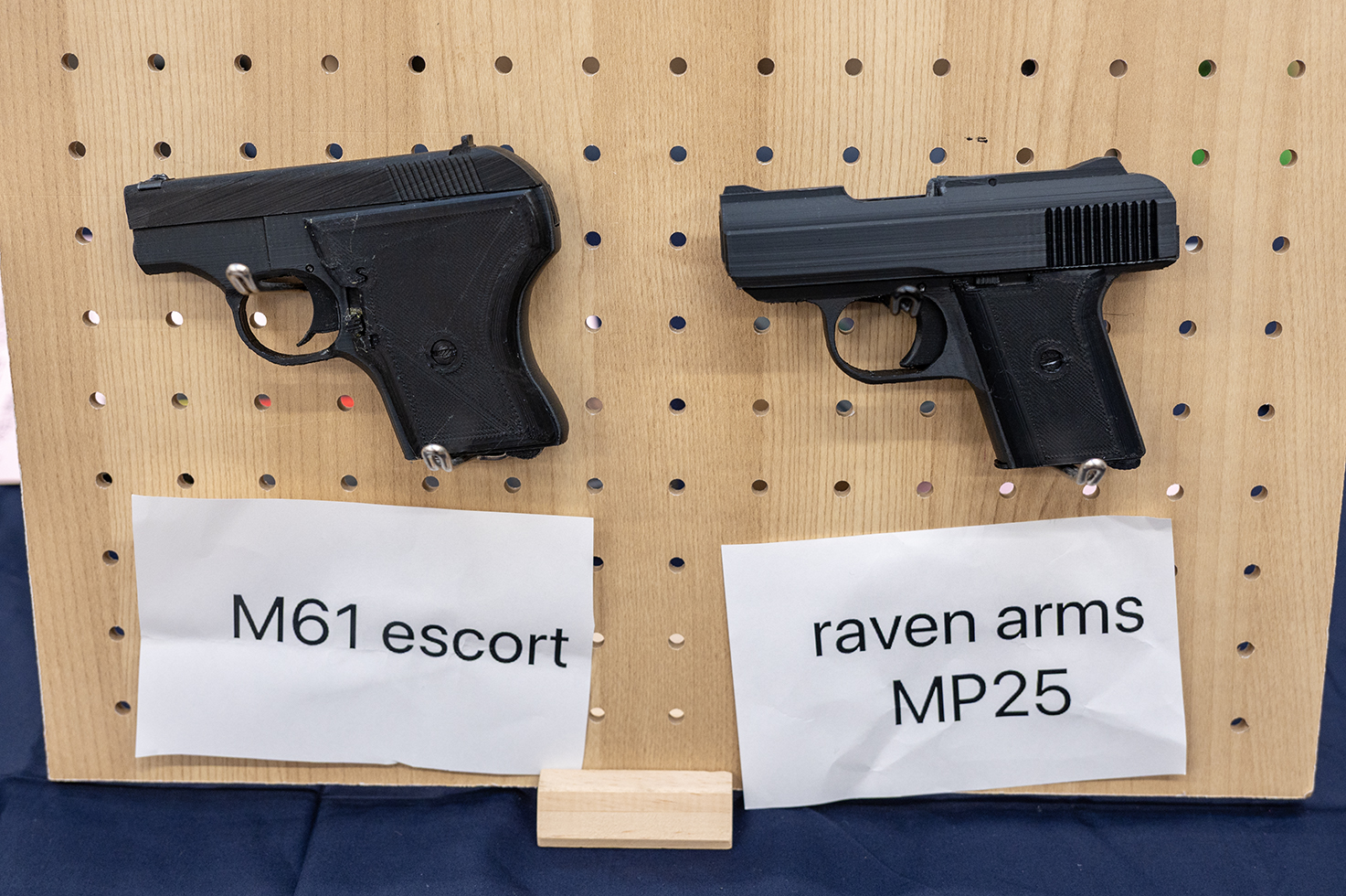 「M61 エスコート」と「MP 25」