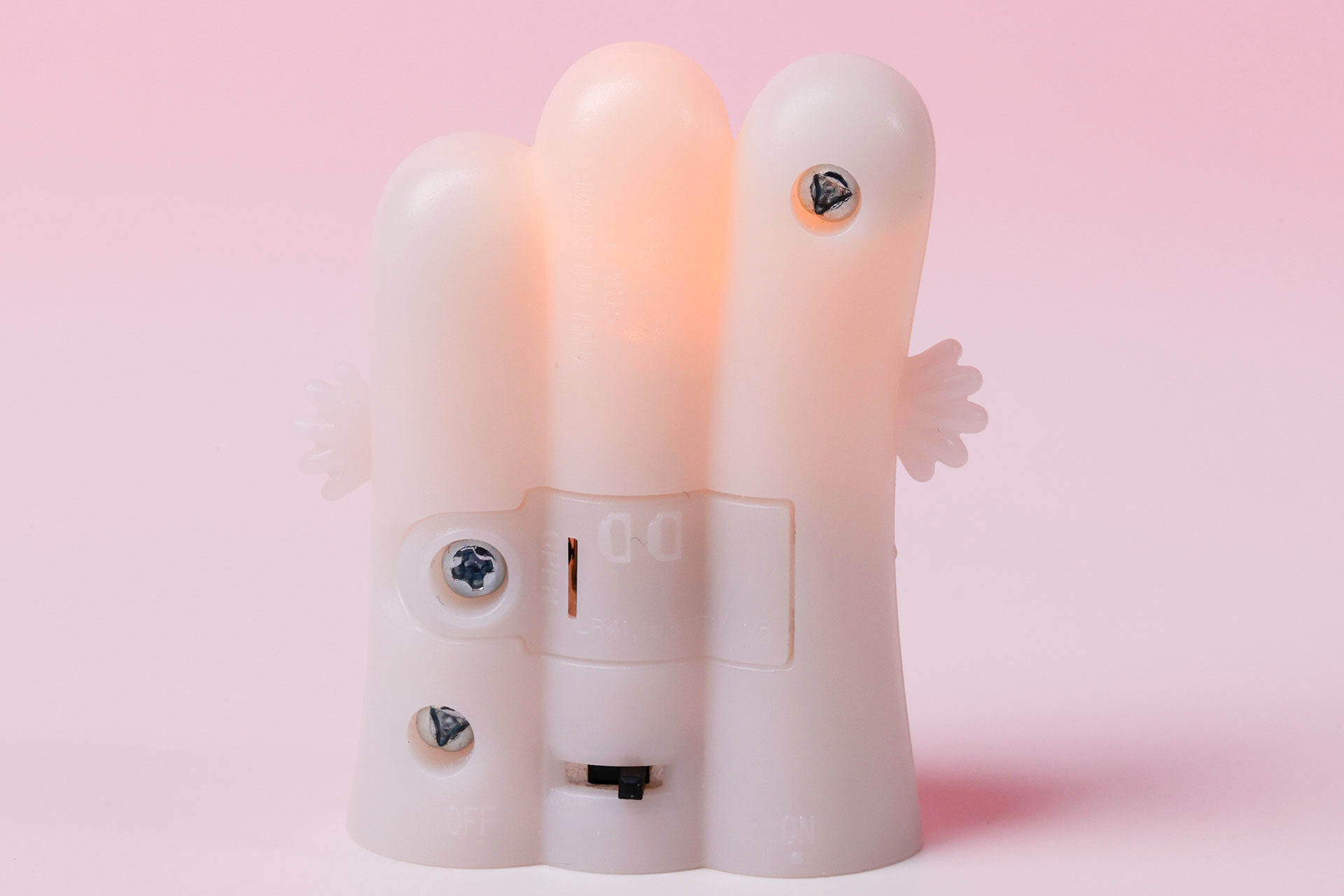 電池は背面側で取替が可能