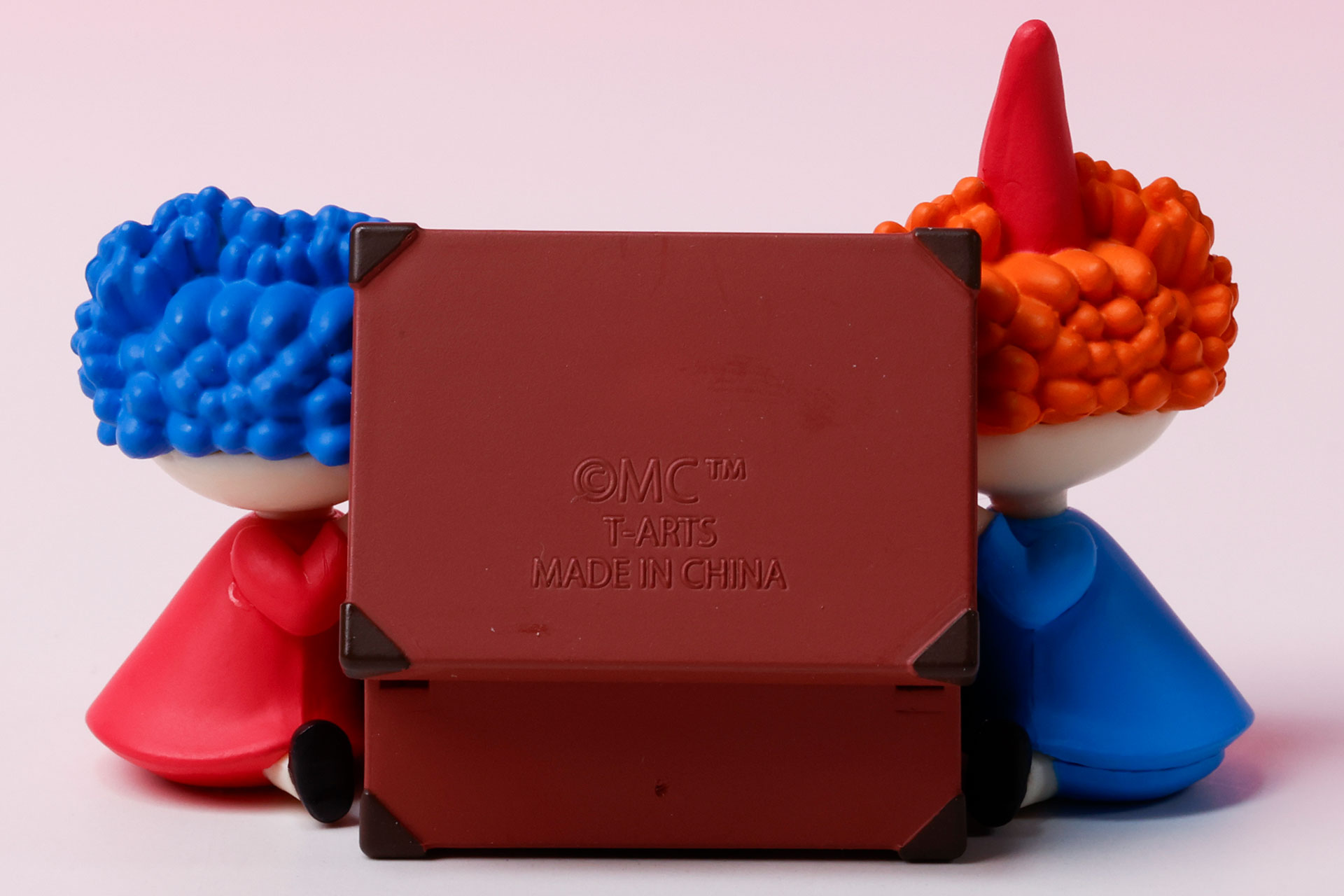 後ろからだとスーツケースだとわかりやすい