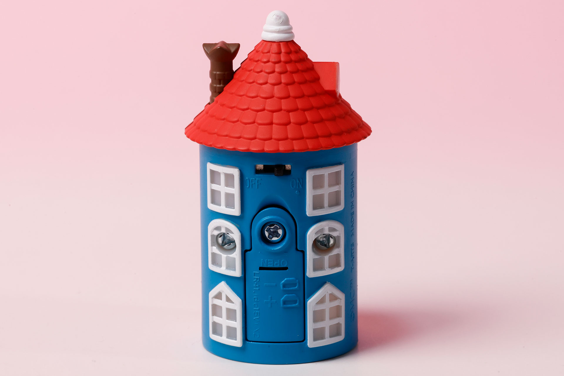 赤と青を基調にした色合いも美しい