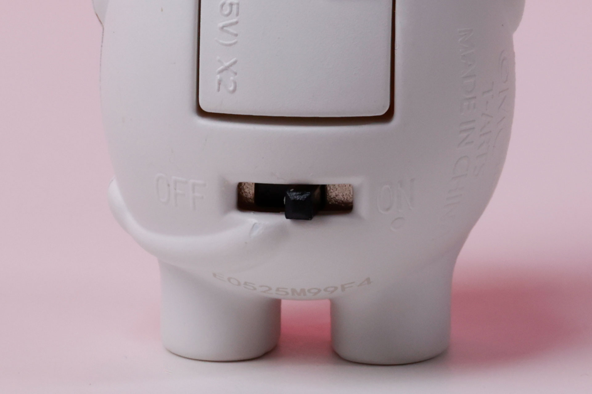 背面下部に付けられているのがスイッチだ