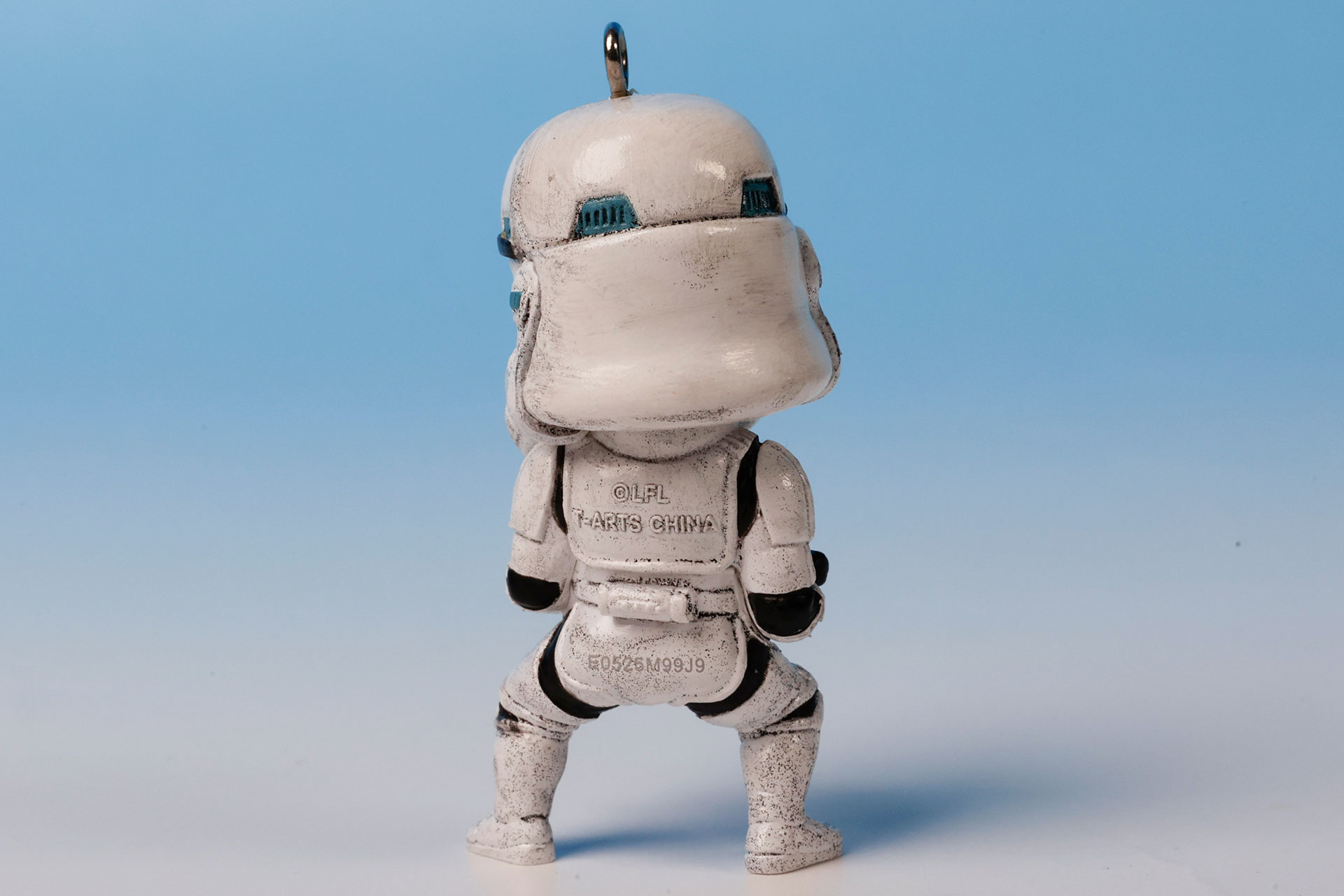 全体的に汚し彩色が施されている