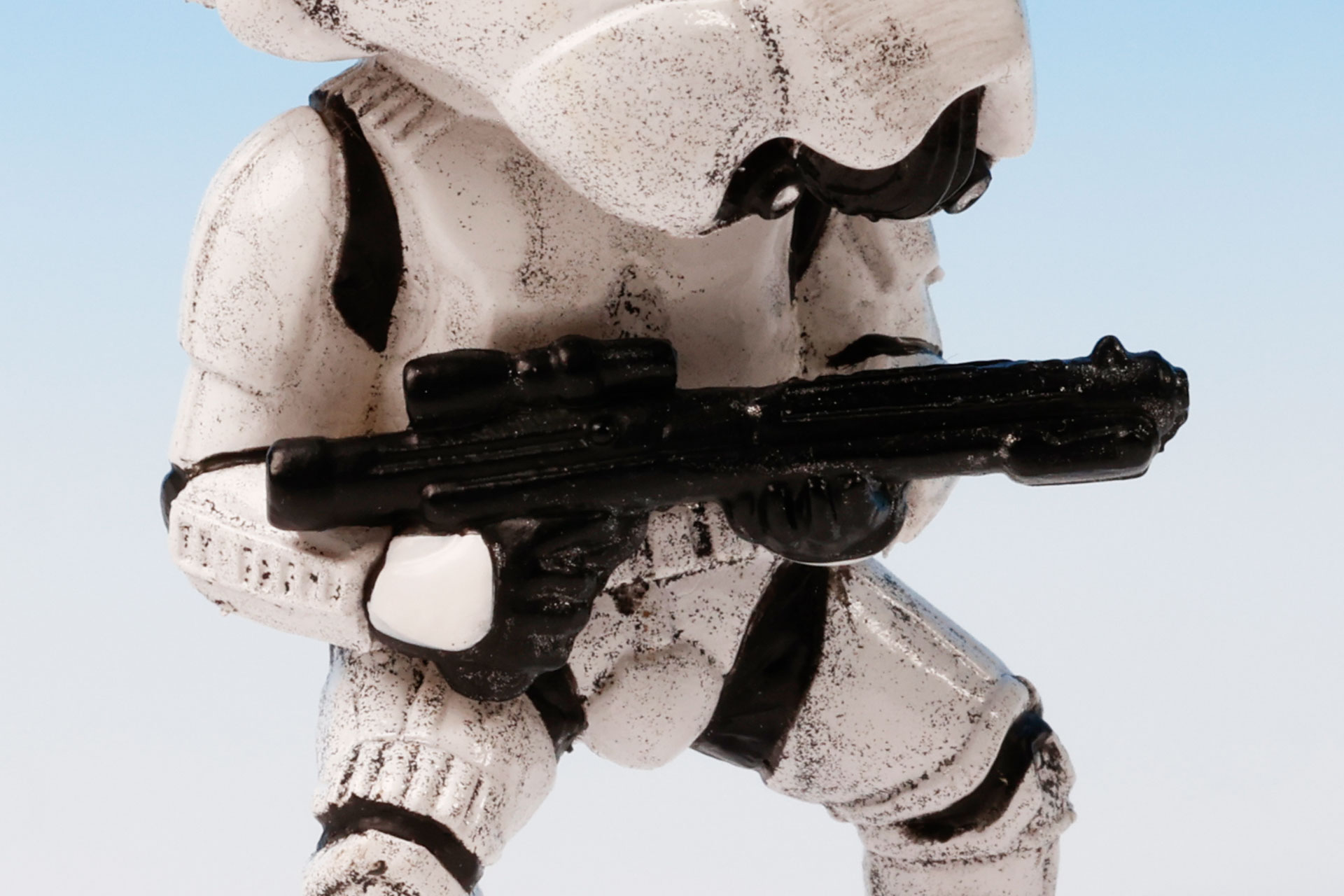 手に持っているE-11ブラスター・ライフルも、細かく作られている