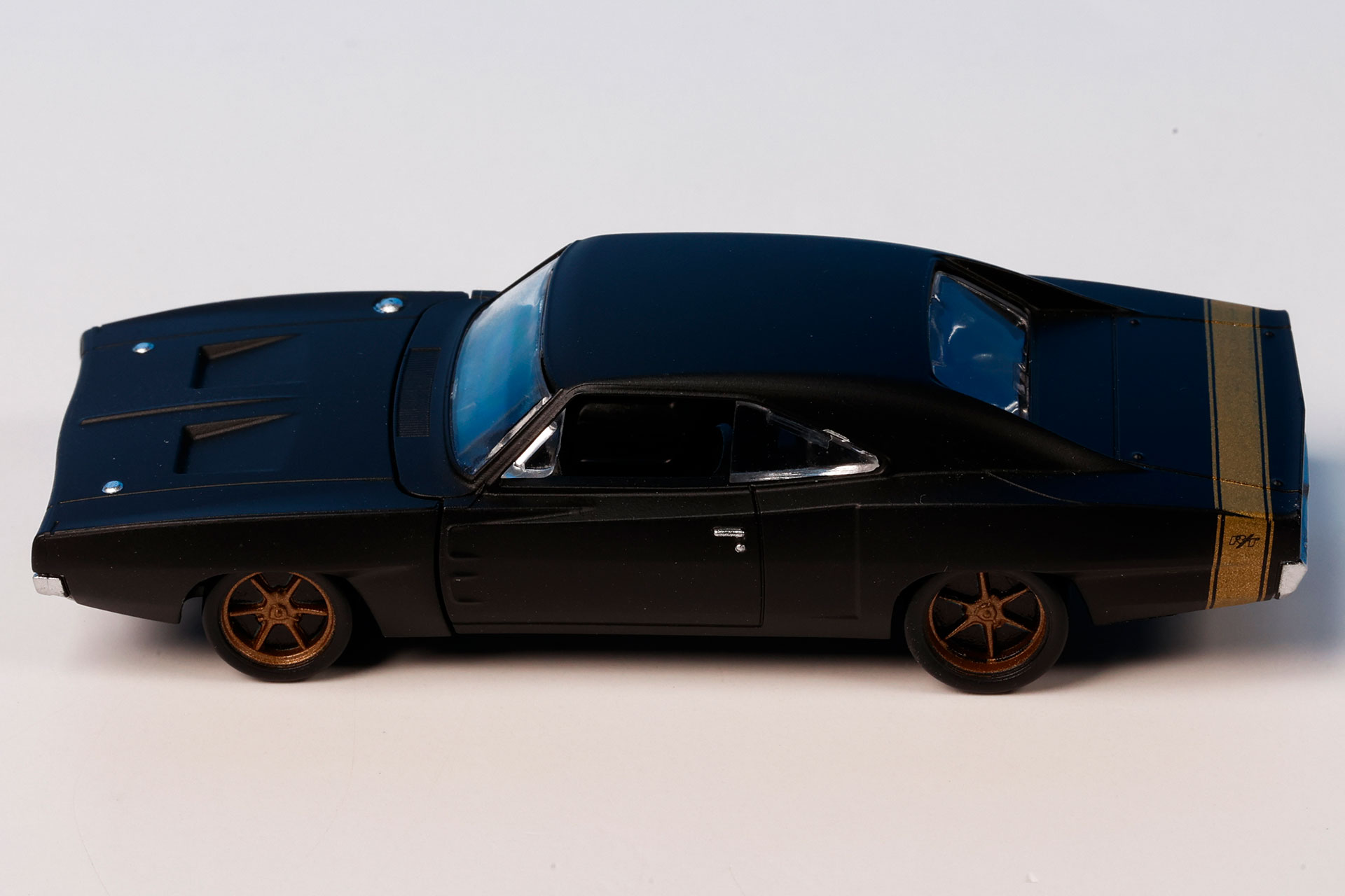 細かいパーツも色分けされているのがわかる