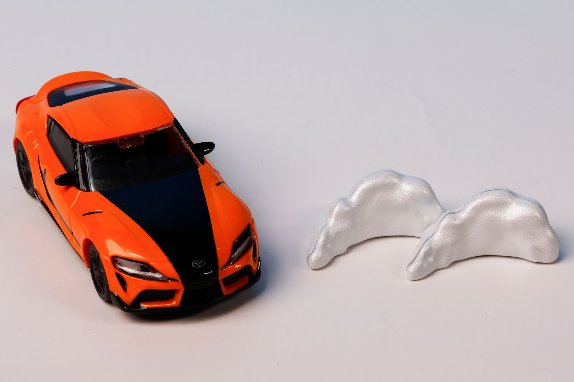 こちらも車両とスモークパーツは別々になっている