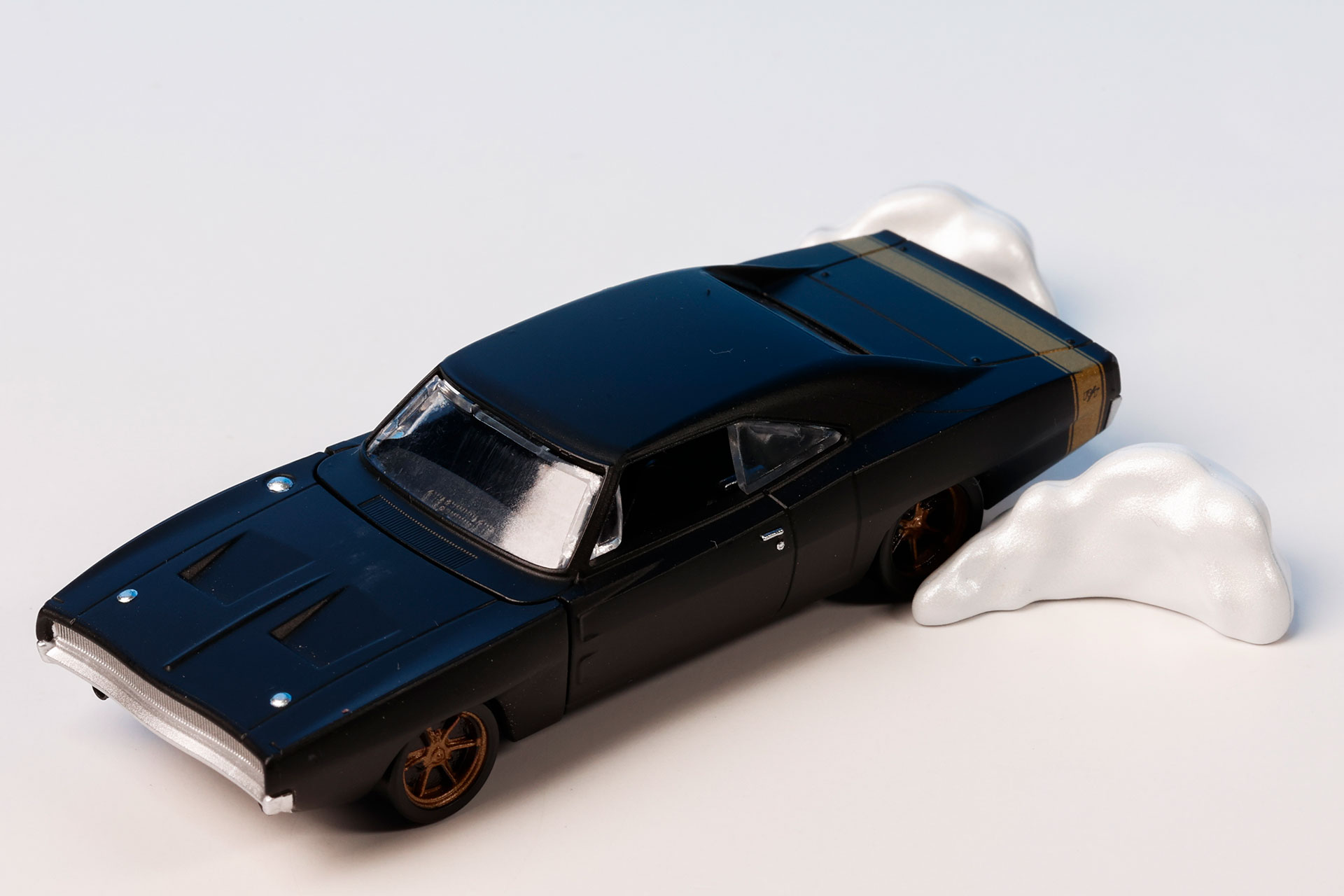 スモークパーツを置いただけで躍動感が増して見える