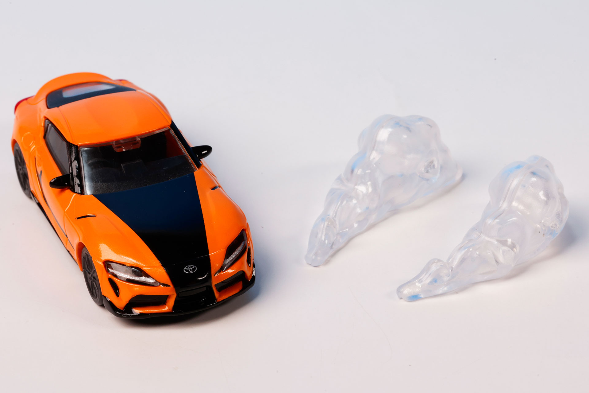 こちらも、車両とスモークパーツは別々のアイテムになっている