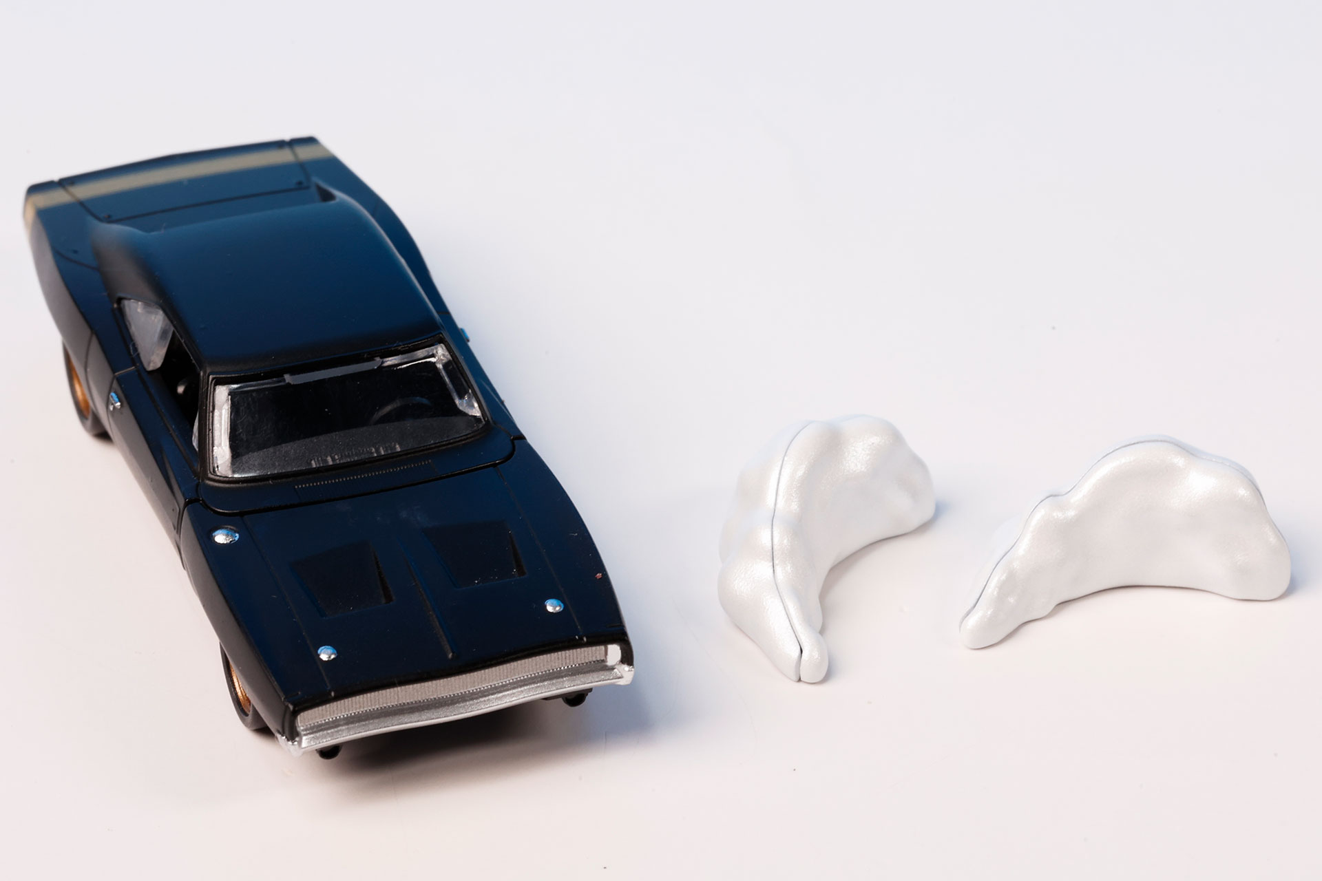 このように車両とスモークパーツは別々のアイテムになっている