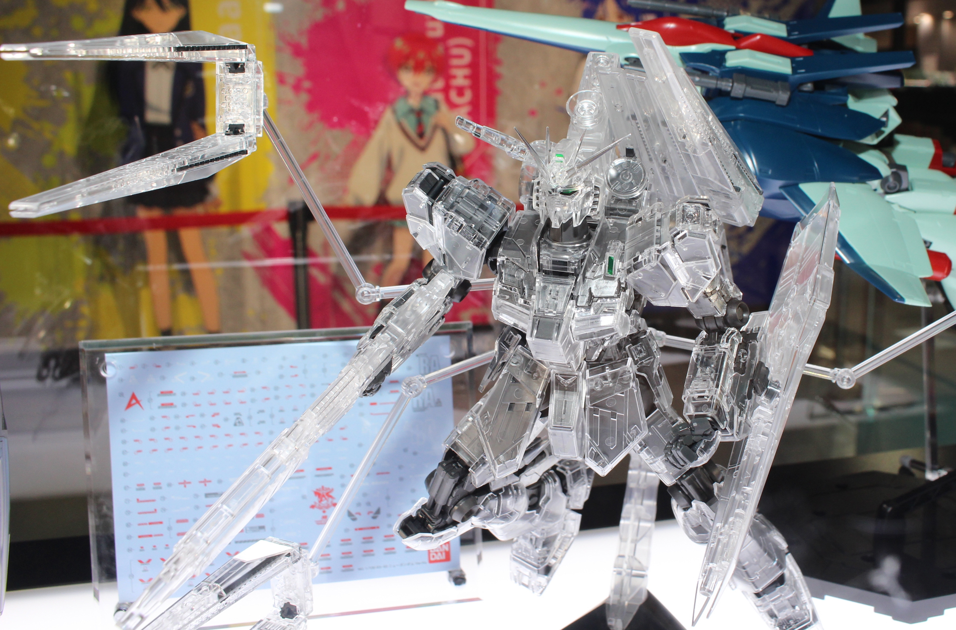 フィン・ファンネルは装備状態から分離・変形が可能