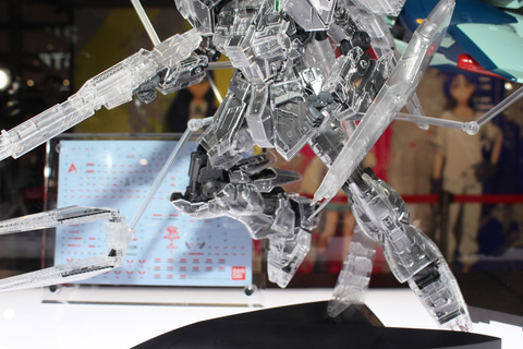 特別企画】透明度の高いクリアパーツを採用したνガンダム！ 「MG 1/100