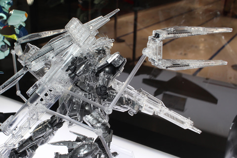 特別企画】透明度の高いクリアパーツを採用したνガンダム！ 「MG