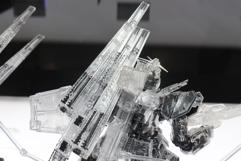 特別企画】透明度の高いクリアパーツを採用したνガンダム！ 「MG