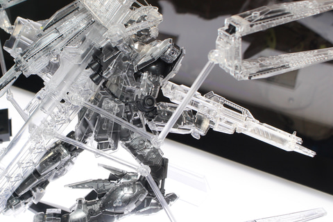 特別企画】透明度の高いクリアパーツを採用したνガンダム！ 「MG