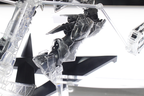 特別企画】透明度の高いクリアパーツを採用したνガンダム！ 「MG