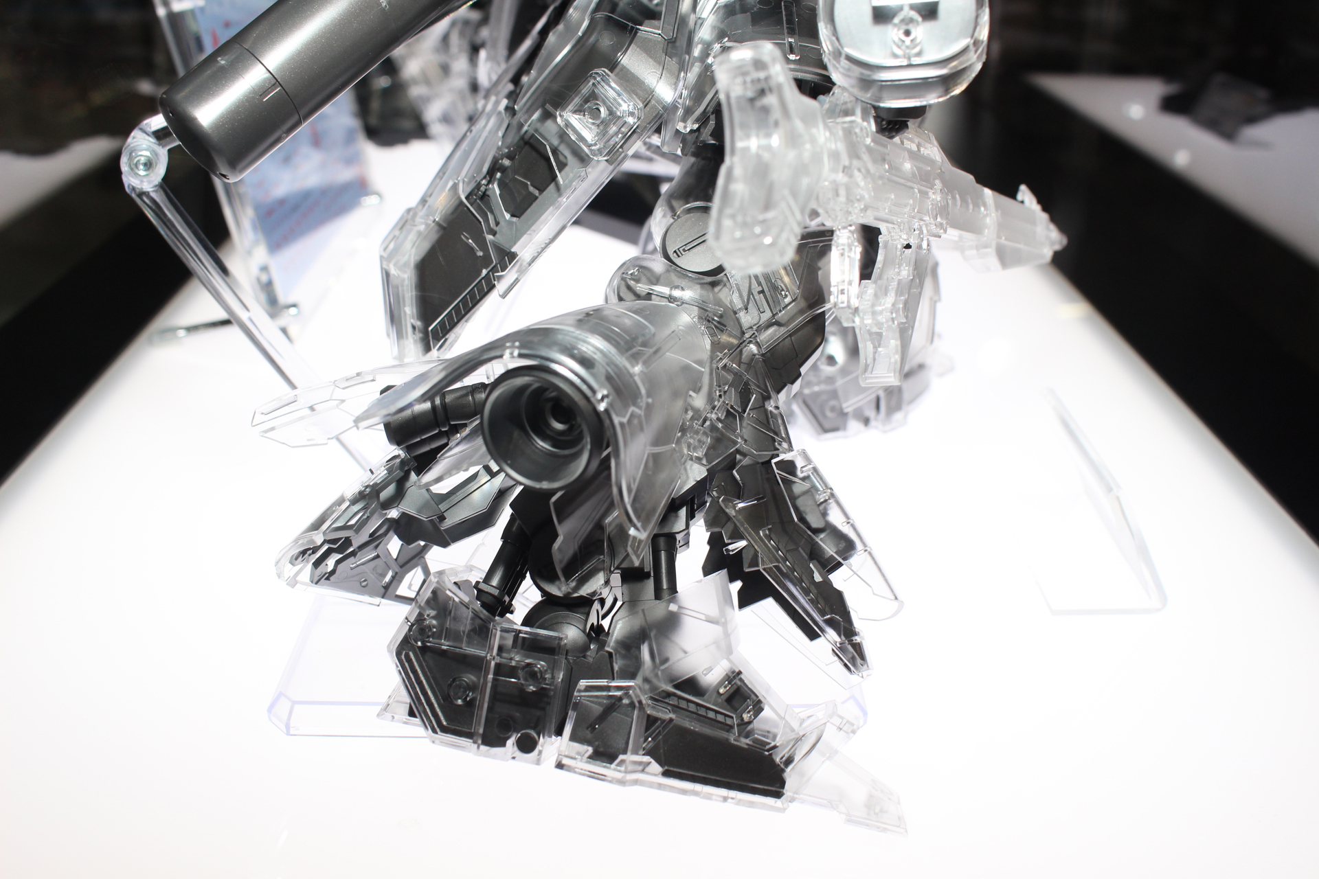 各部装甲の展開ギミックは健在