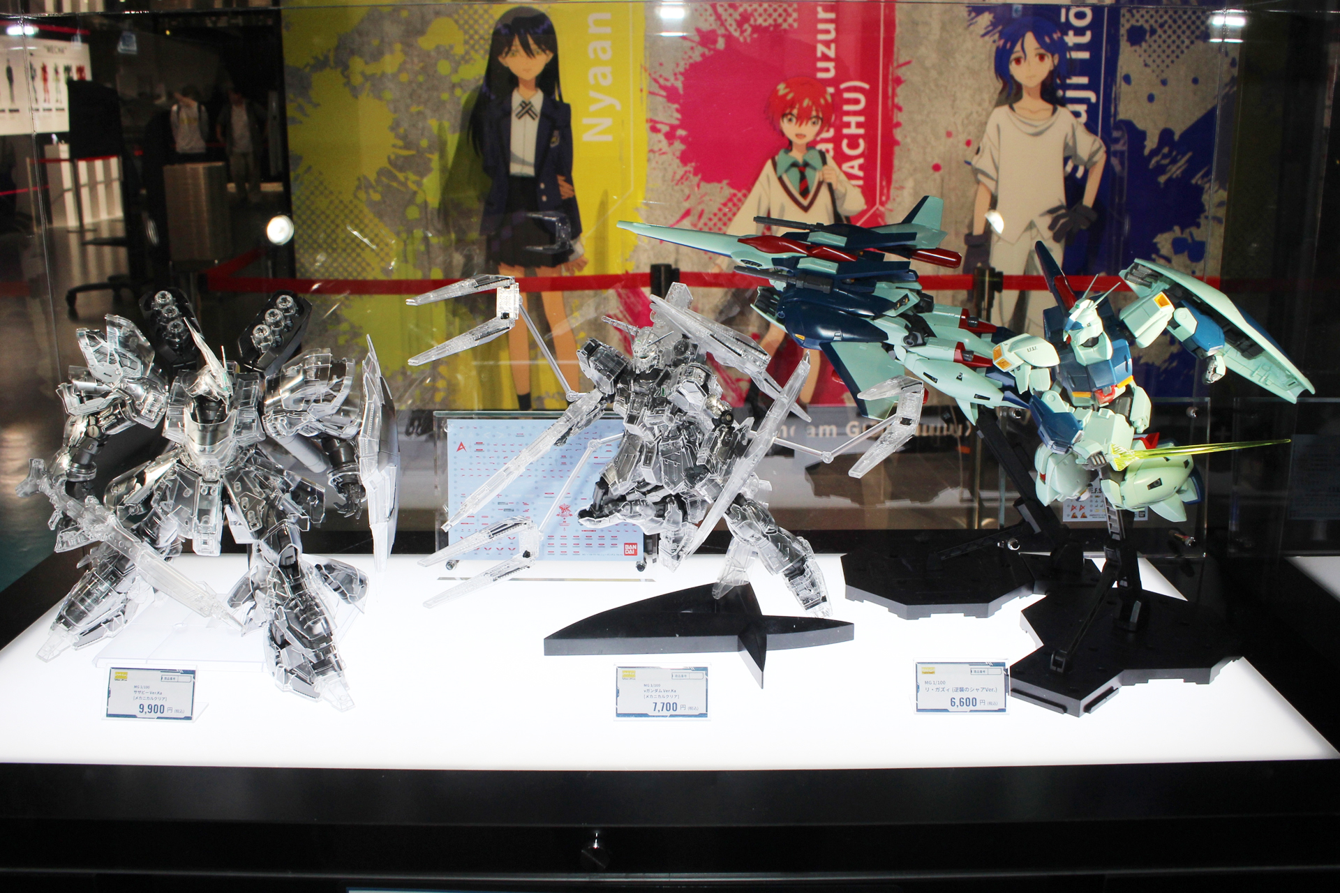 ガンダムベース東京ではこのサザビーやνガンダムとともに、昨年発売されたGUNDAM SIDE-F限定アイテム「G 1/100 リ・ガズィ (逆襲のシャアVer.)」も展示されていた