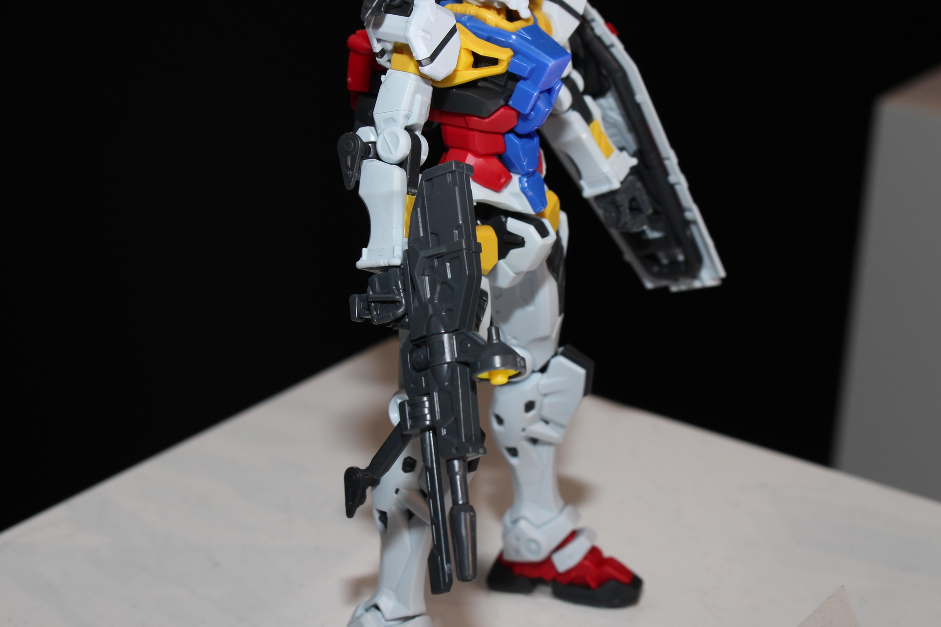 武装はビーム・ライフル、ハイパー・バズーカ、シールドなどが付属する模様