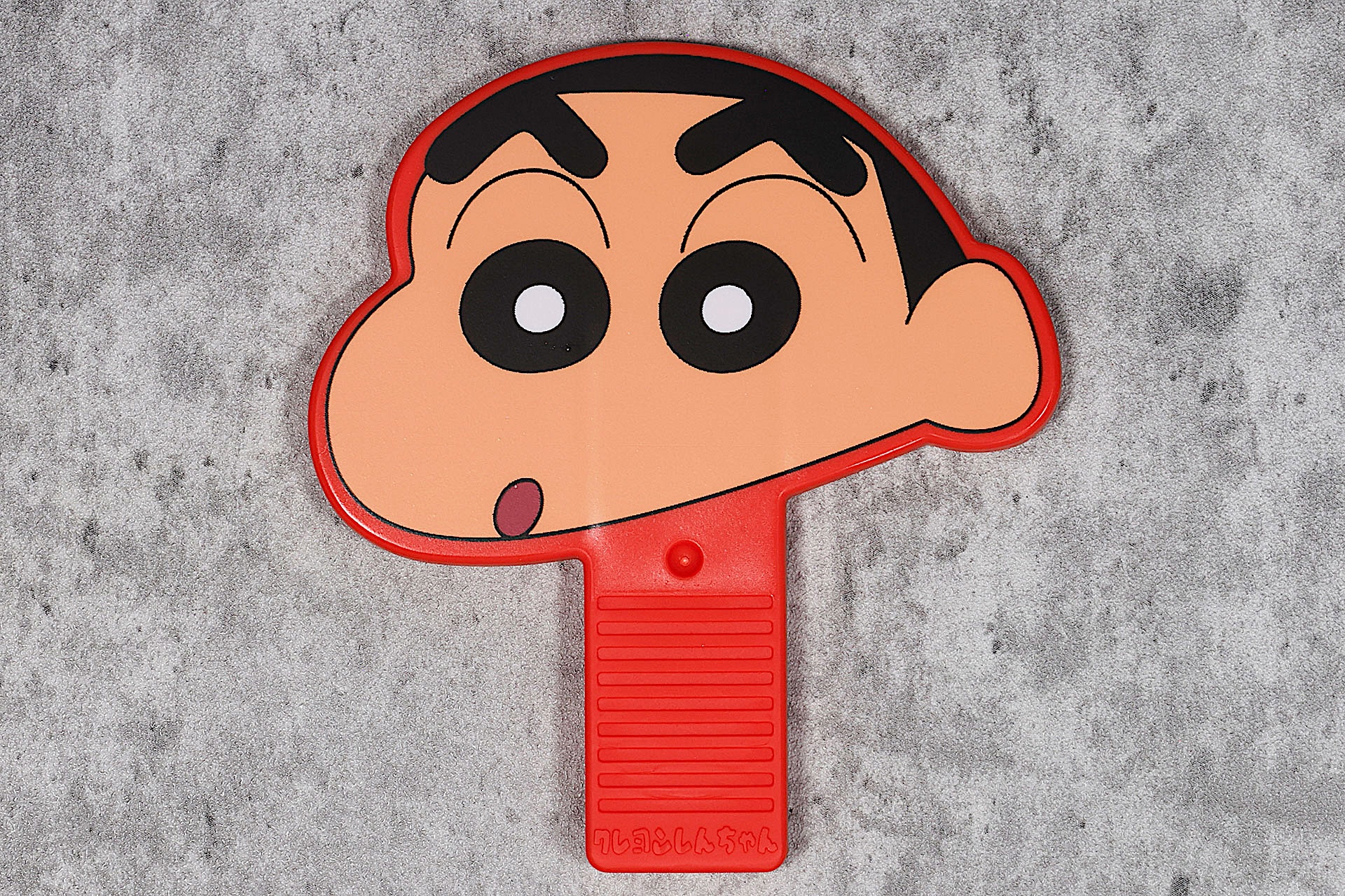 しんちゃんのお顔がプリントされたラケット