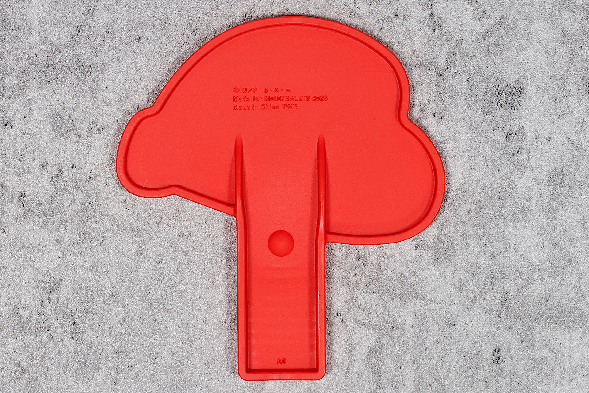 こちらはラケットの裏面だ