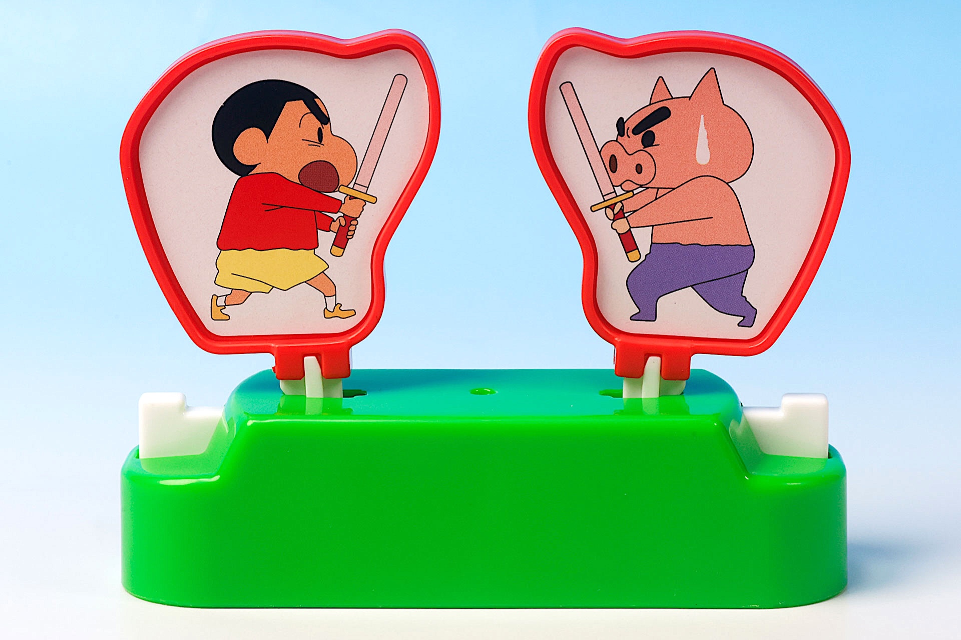 背面側にロゴの記載はなし