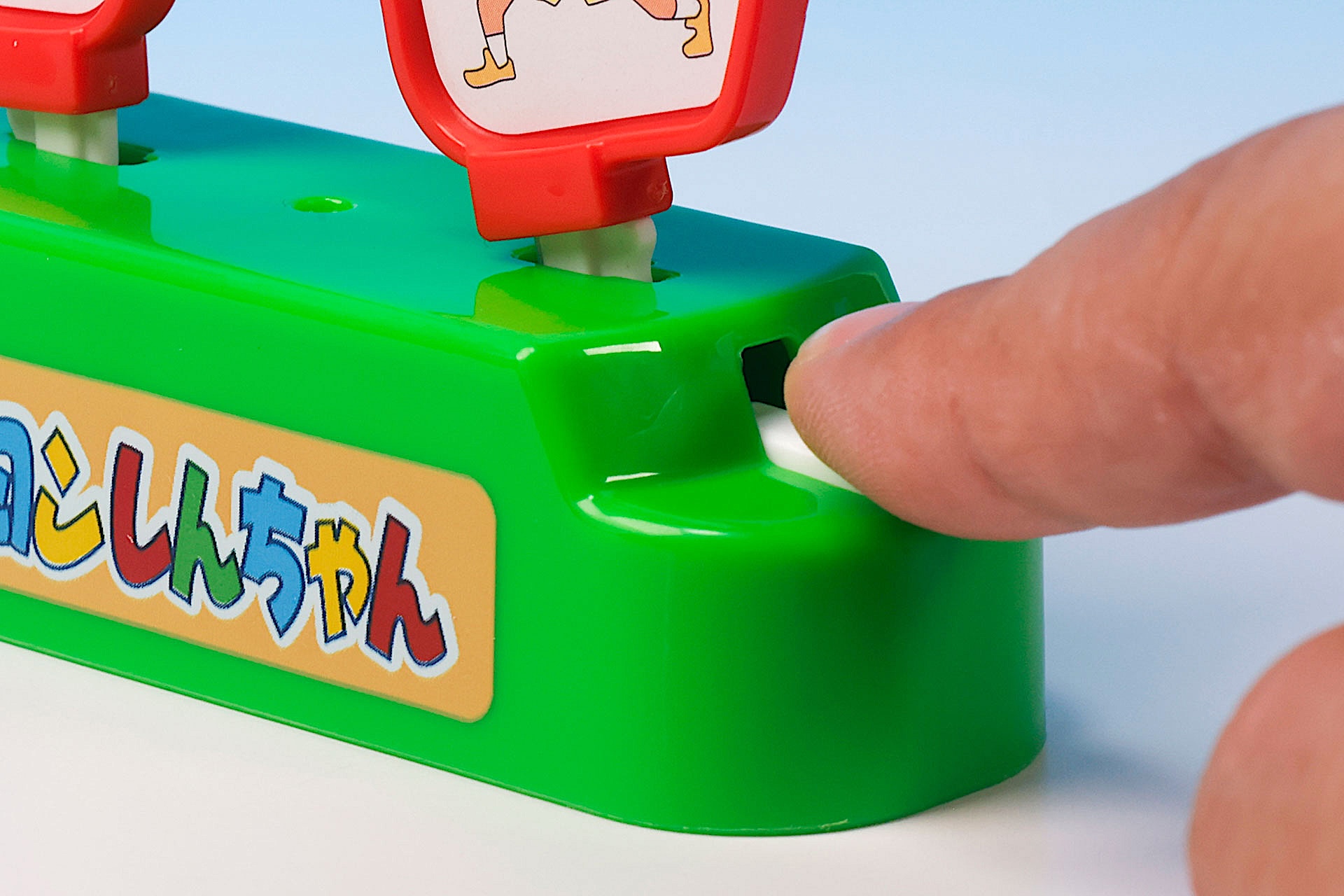 指でボタンを押して戦おう