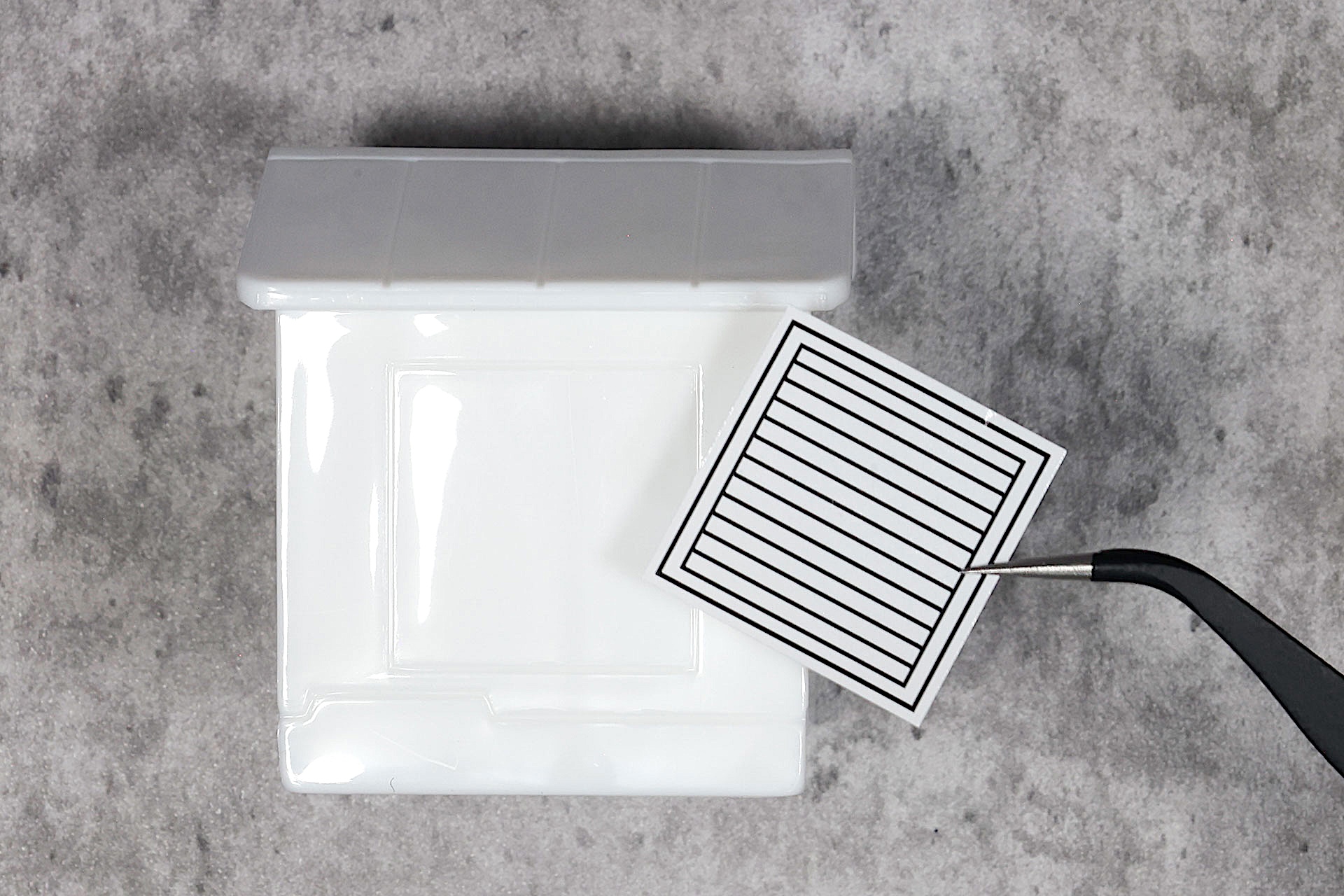 遊ぶ前にシールを貼っていこう