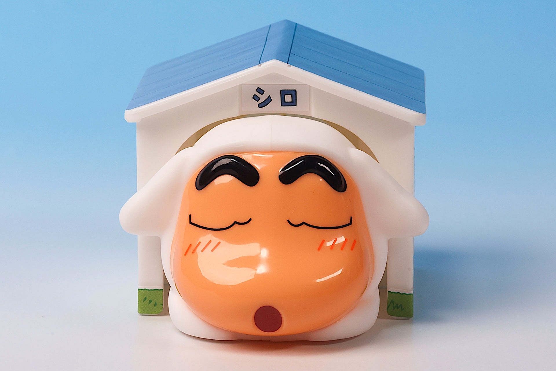 小屋に入って、妙に落ち着いているしんちゃん