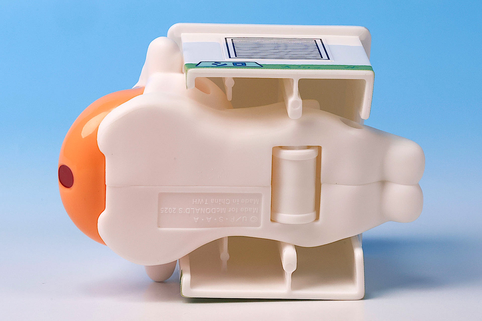 しんちゃんの底面側にはローラーが付けられている