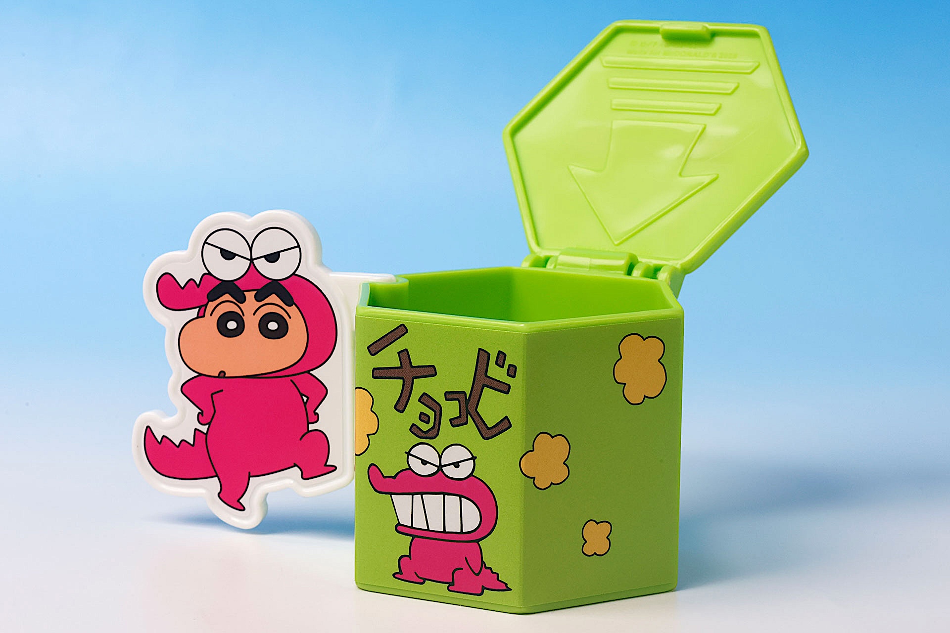 箱の上部はフタが大きく開く