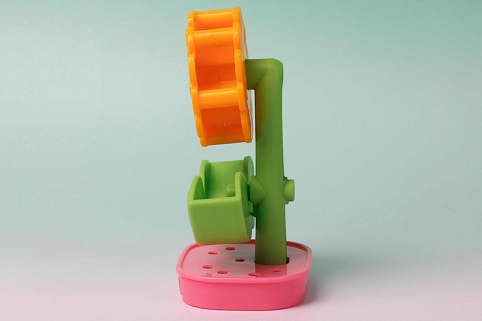 ひまわりの花の部分が水車のような作りになっている