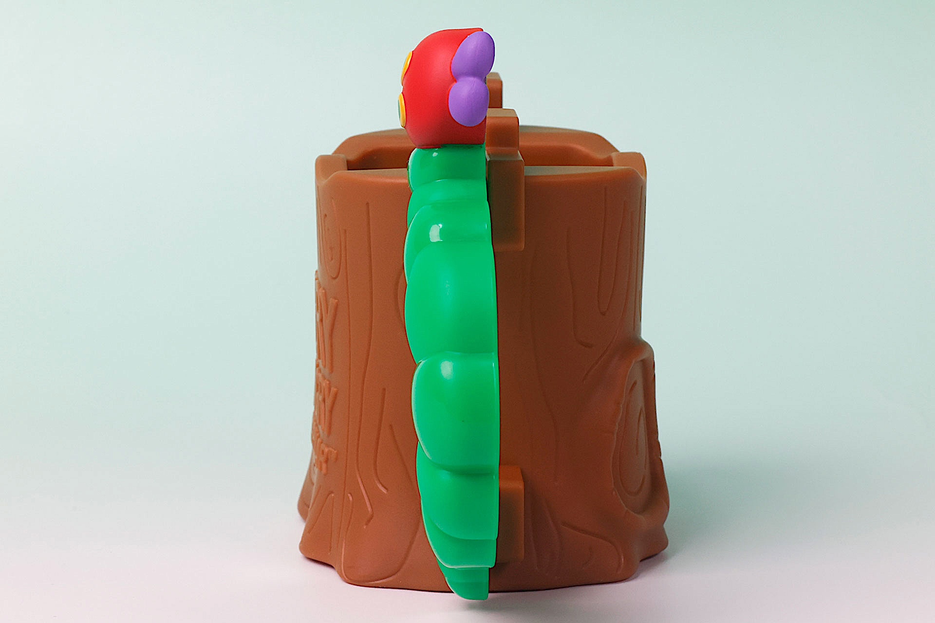 取っ手部分のはらぺこあおむしは、自由に取り外しが可能だ