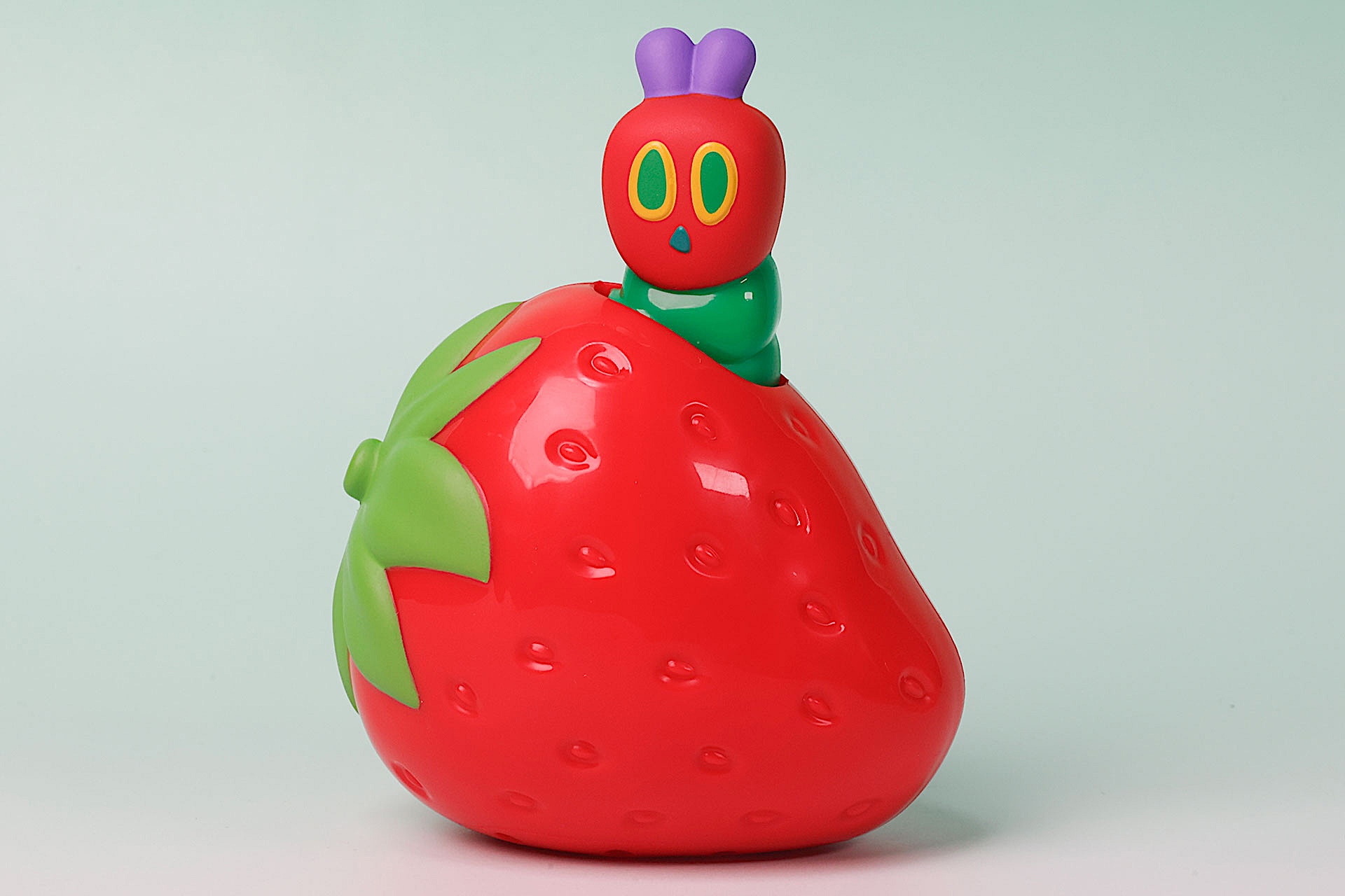 いちごの部分は艶やかだ